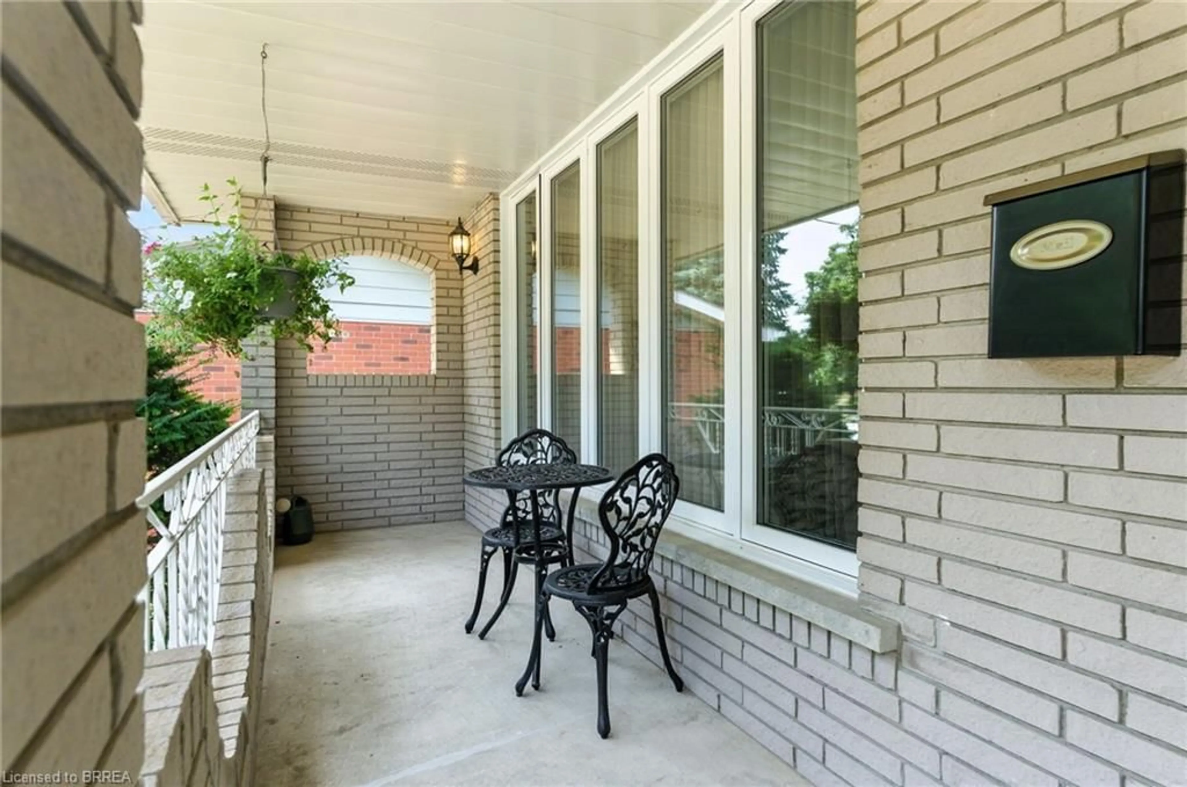 Patio, street for 77 Glenwood Dr, Brantford Ontario N3S 7N1