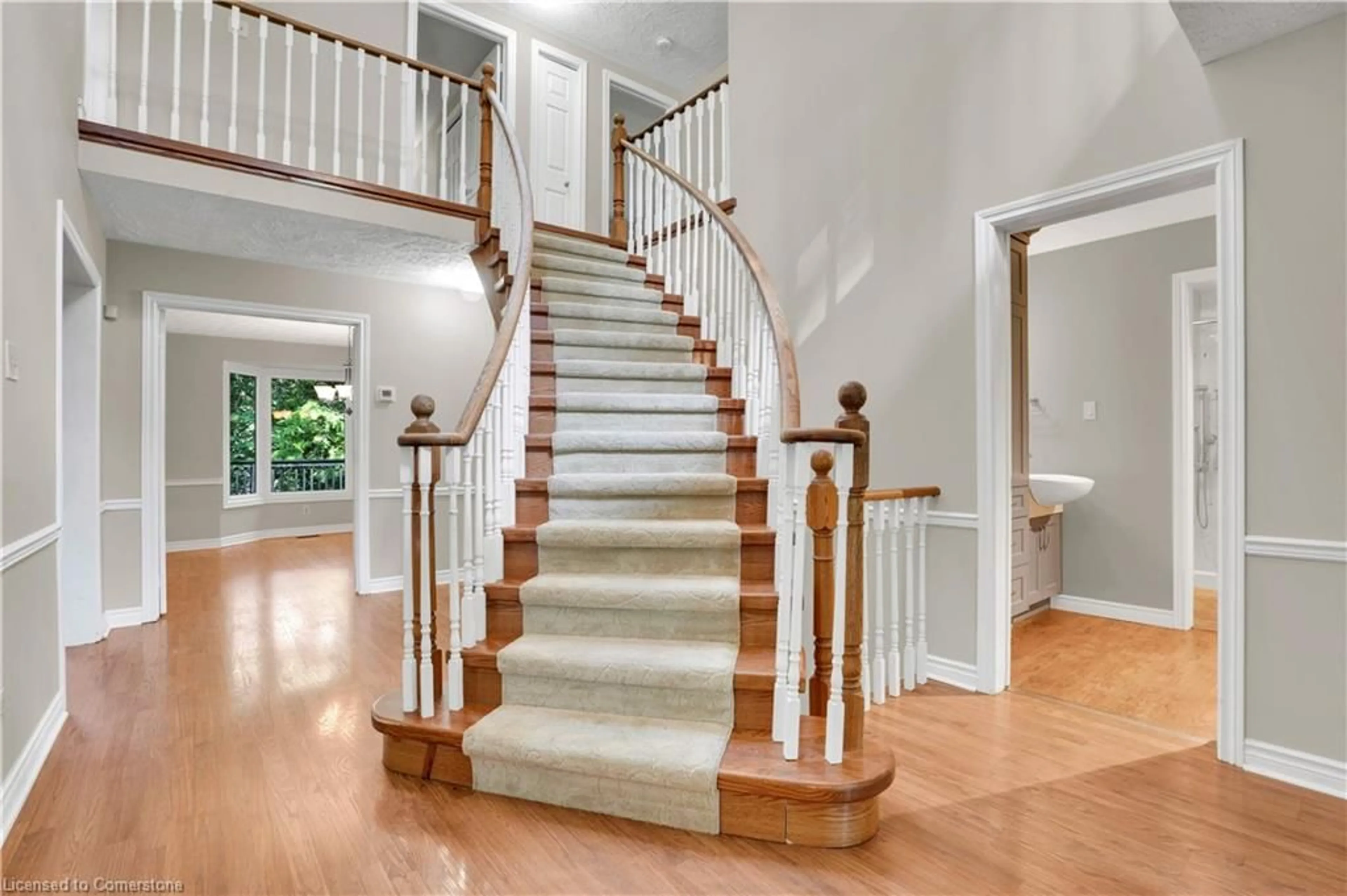 Stairs for 108 Woodbend Cres, Waterloo Ontario N2T 1G9
