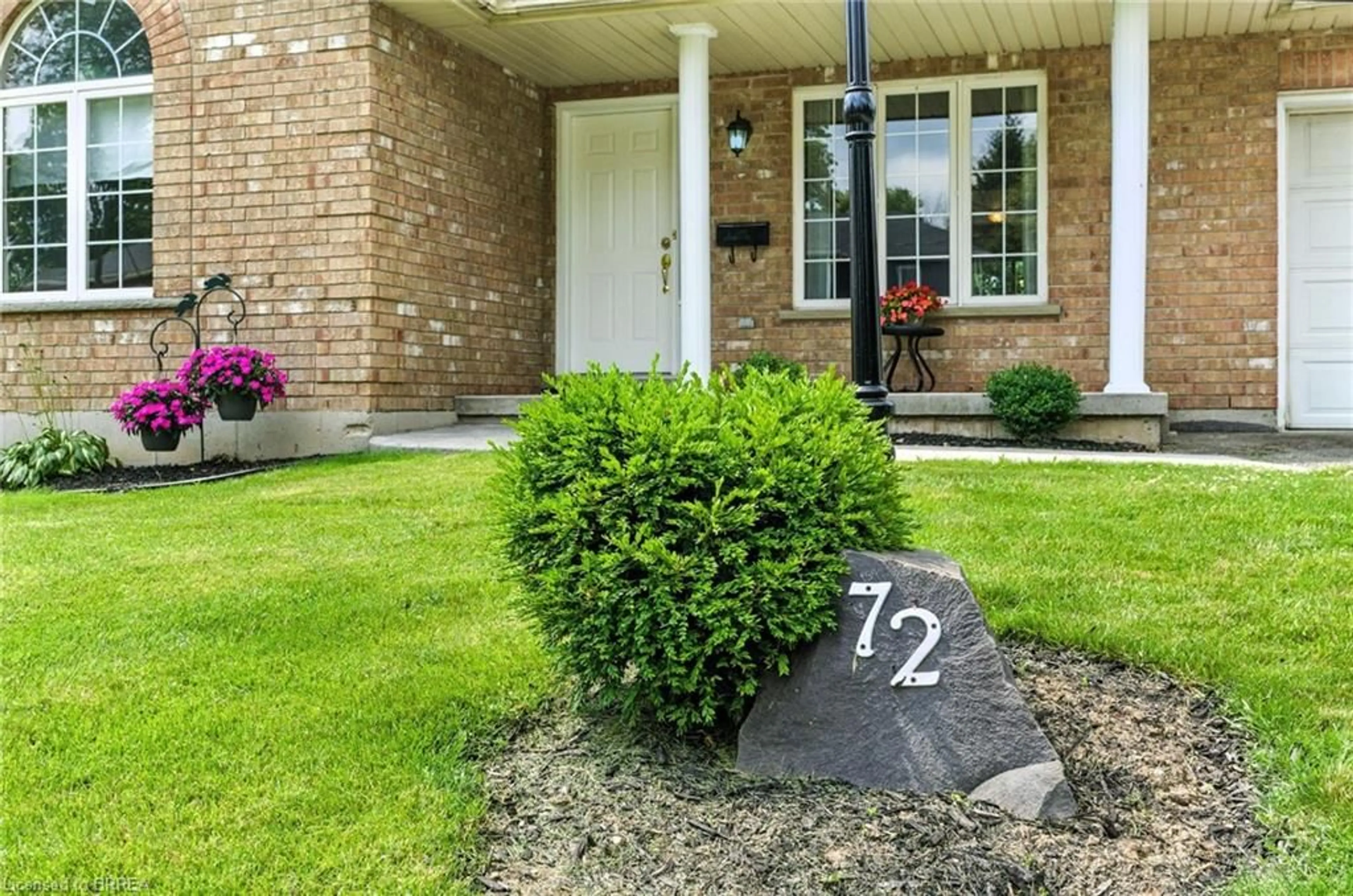 Indoor entryway for 72 Prospect St, Drumbo Ontario N0J 1G0