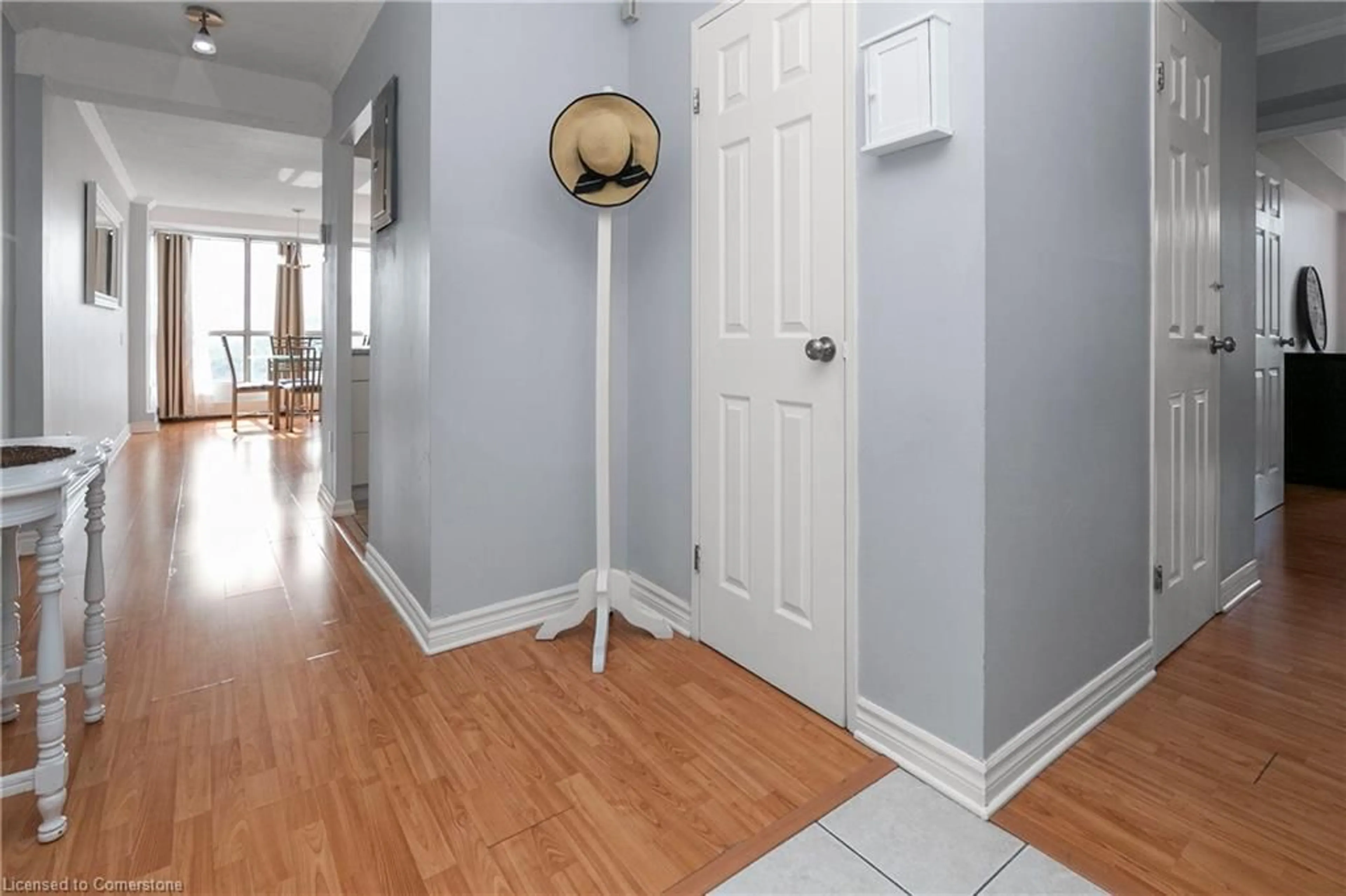 Indoor entryway for 150 Charlton Ave #2206, Hamilton Ontario L8N 3X3