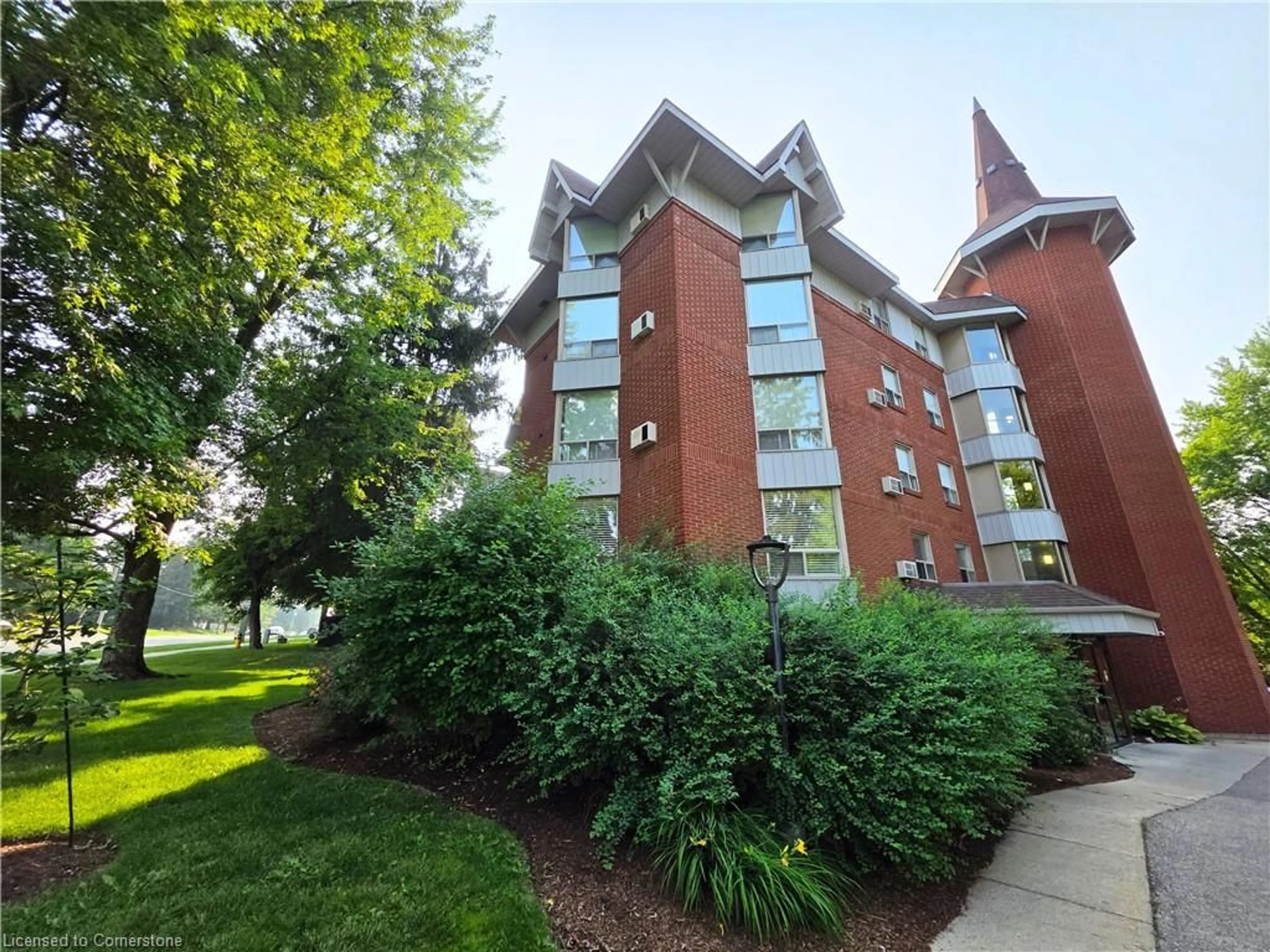 Unknown for 384 Erb St #102, Waterloo Ontario N2L 1W6