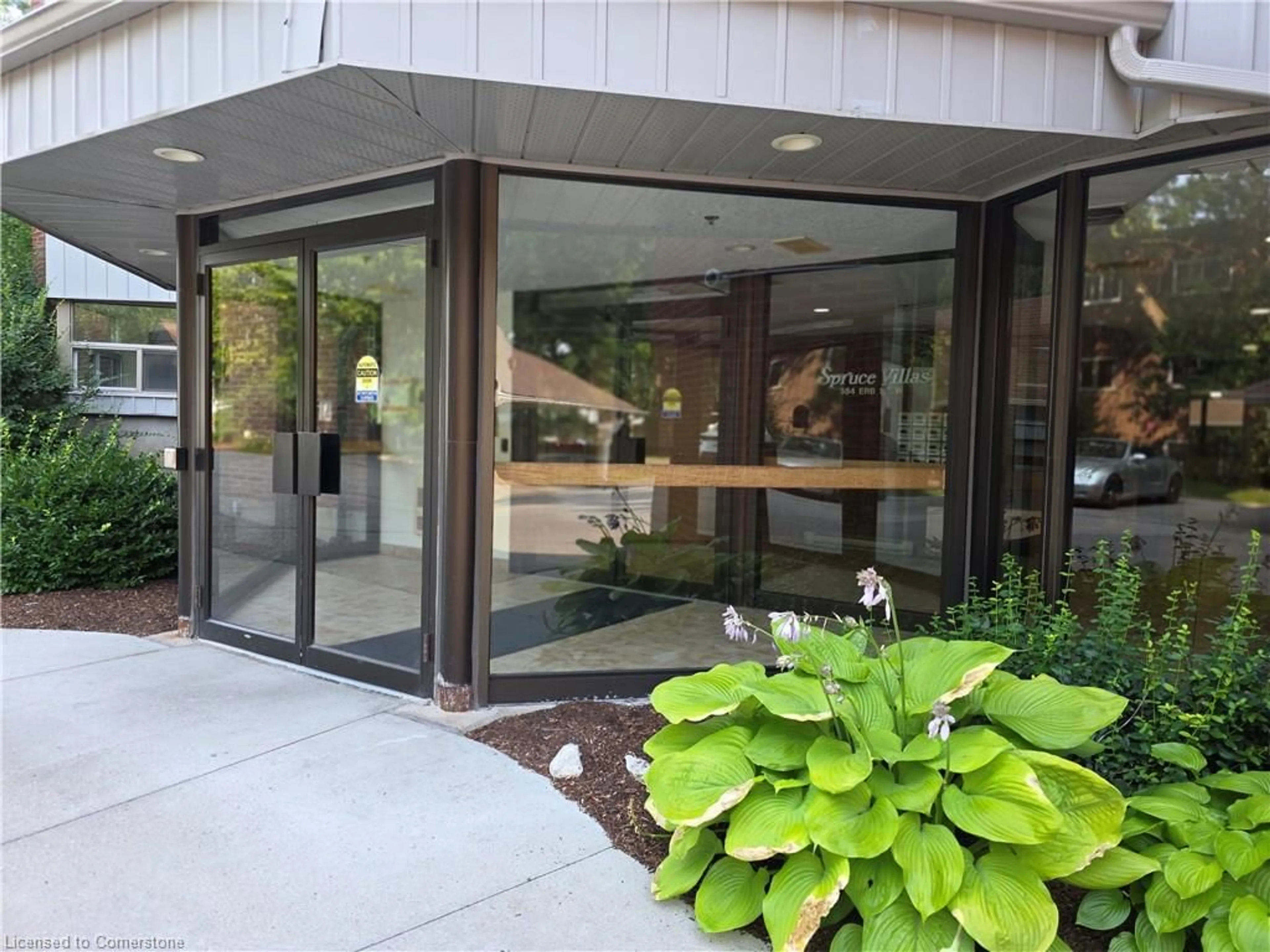 Indoor foyer for 384 Erb St #102, Waterloo Ontario N2L 1W6