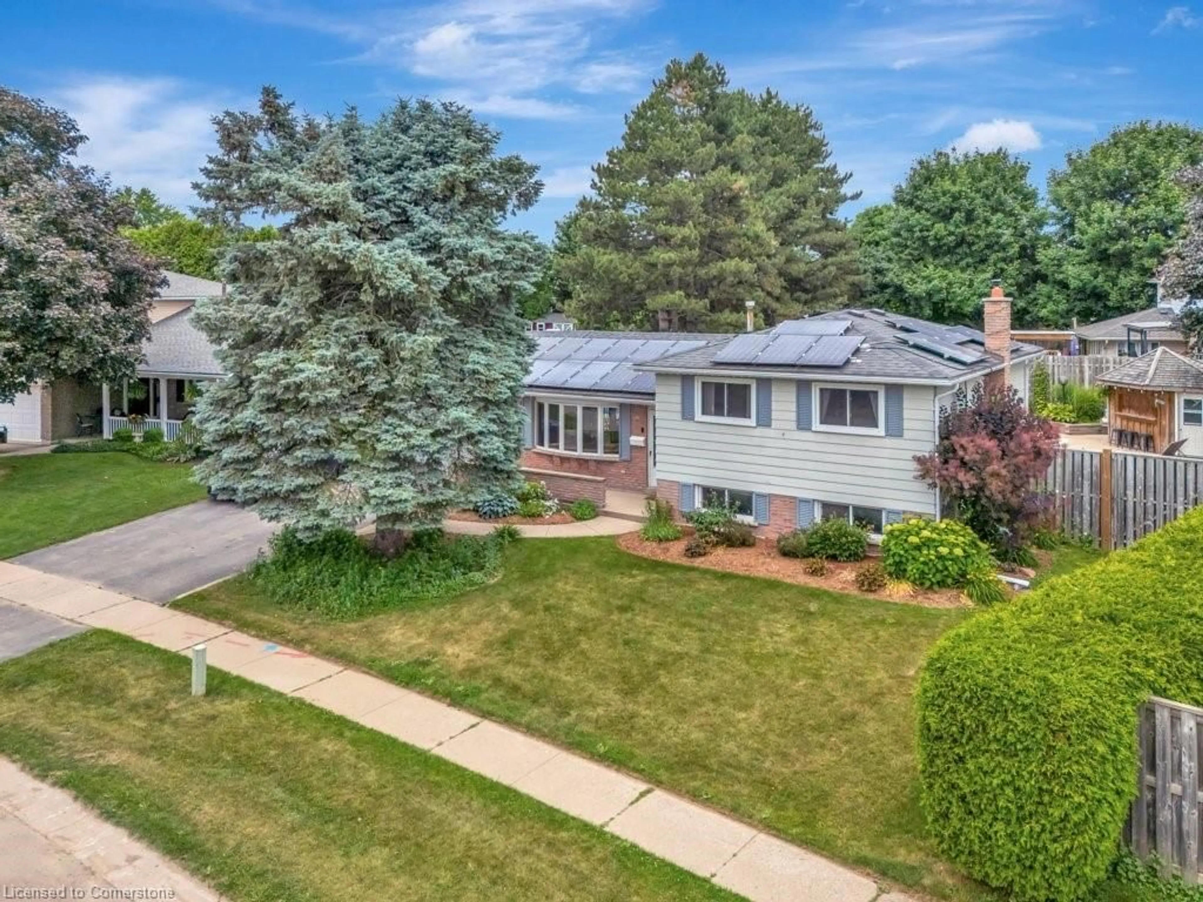 A pic from outside/outdoor area/front of a property/back of a property/a pic from drone, street for 77 Magnolia Dr, Paris Ontario N3L 3N2