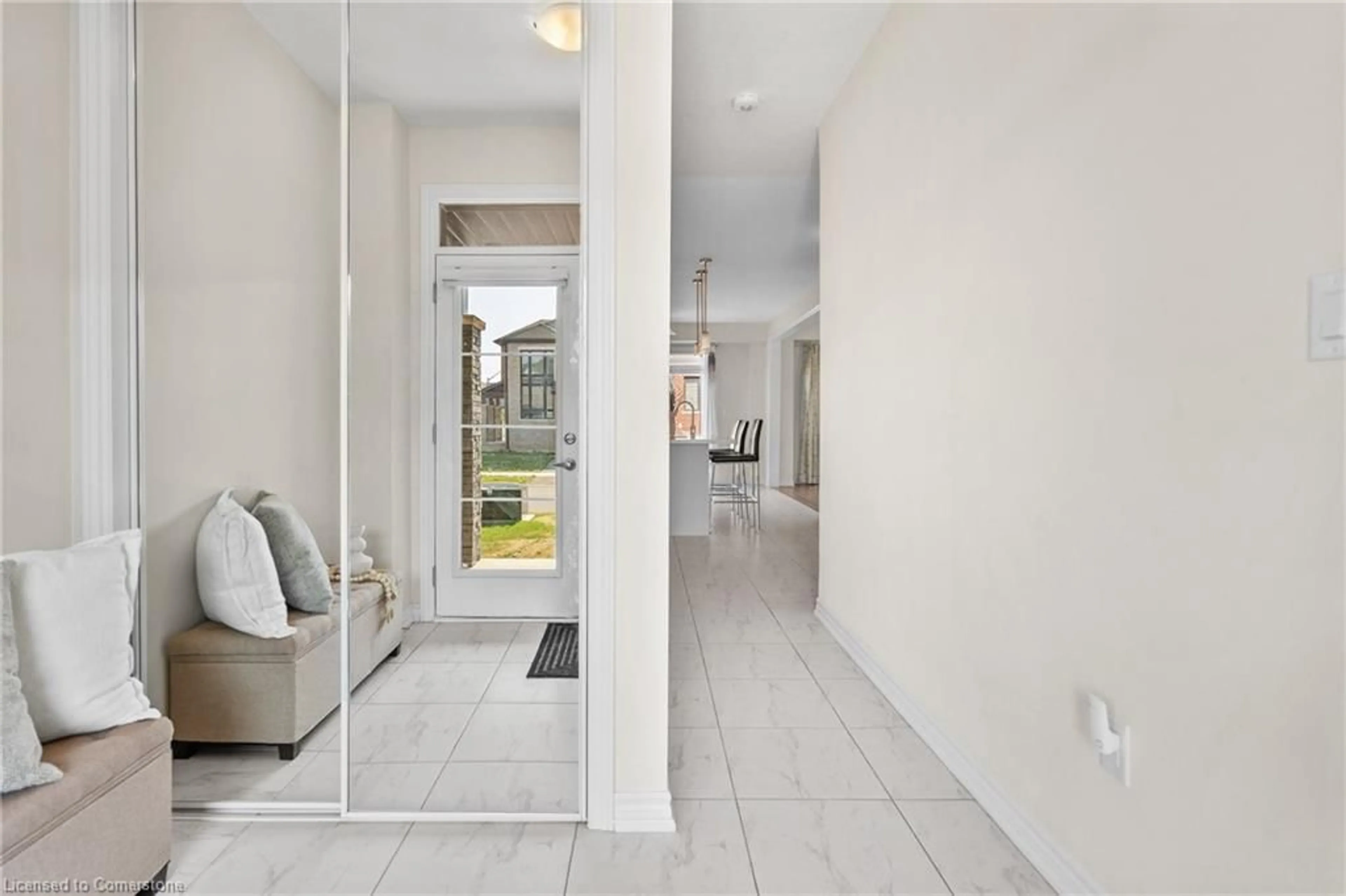 Indoor entryway for 10 Buttercream Ave, Thorold Ontario L2V 0L2