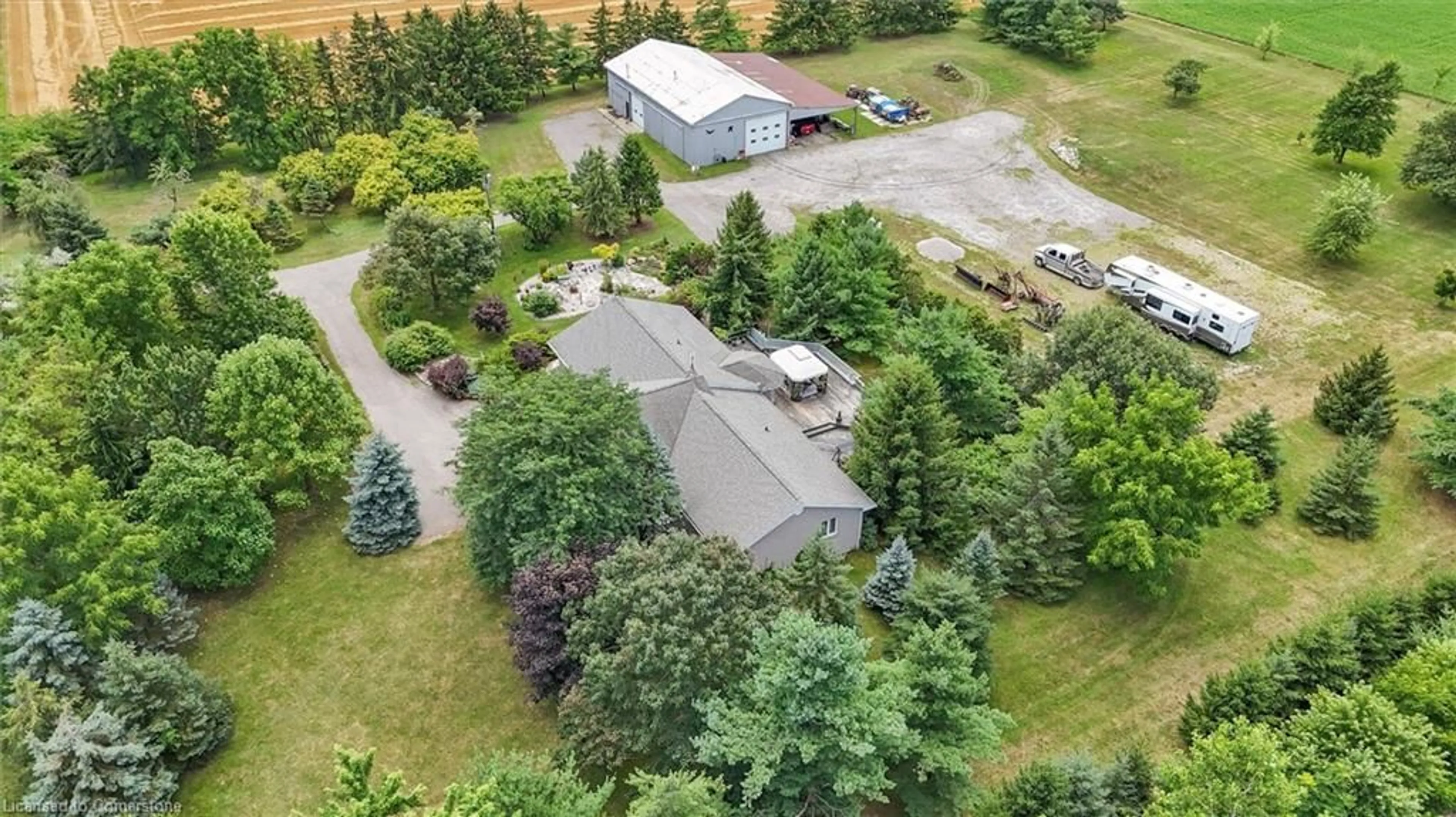 A pic from outside/outdoor area/front of a property/back of a property/a pic from drone, unknown for 10046 Walker Rd, Amherstburg Ontario N0R 1J0