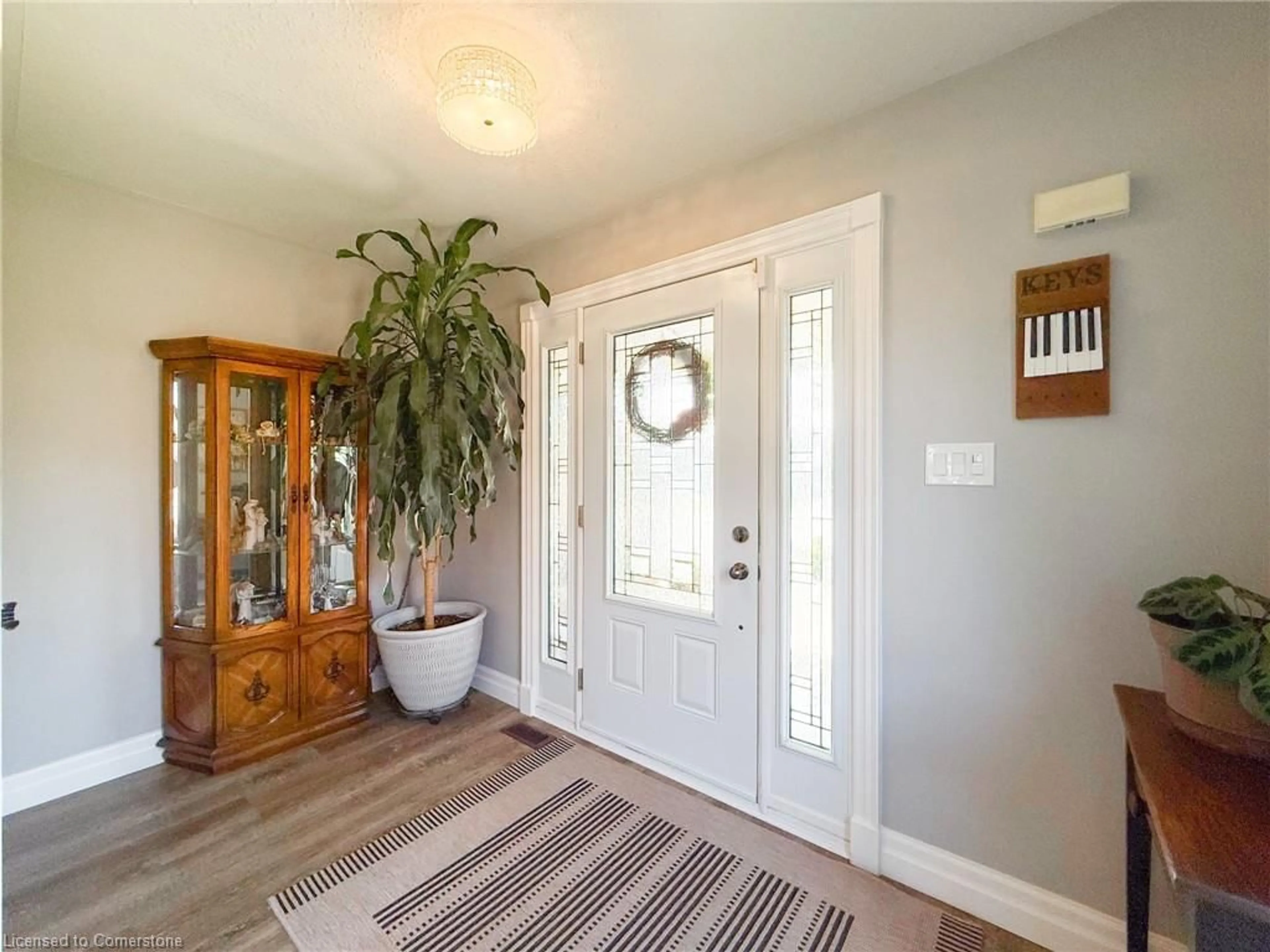 Indoor entryway for 19 Coulas Cres, Waterford Ontario N0E 1Y0
