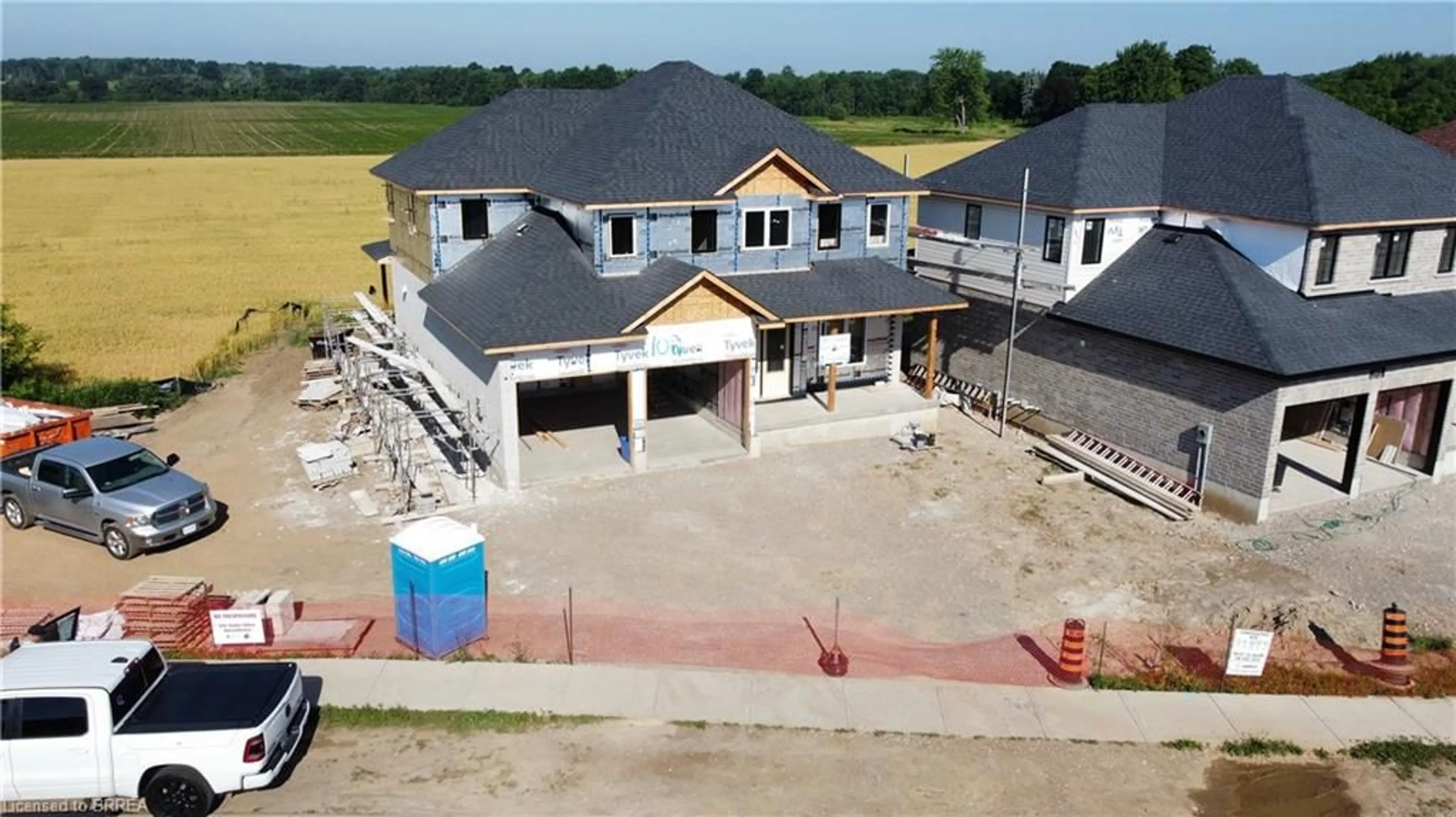 A pic from outside/outdoor area/front of a property/back of a property/a pic from drone, building for 102 Oak Ave, Paris Ontario N3L 0J6