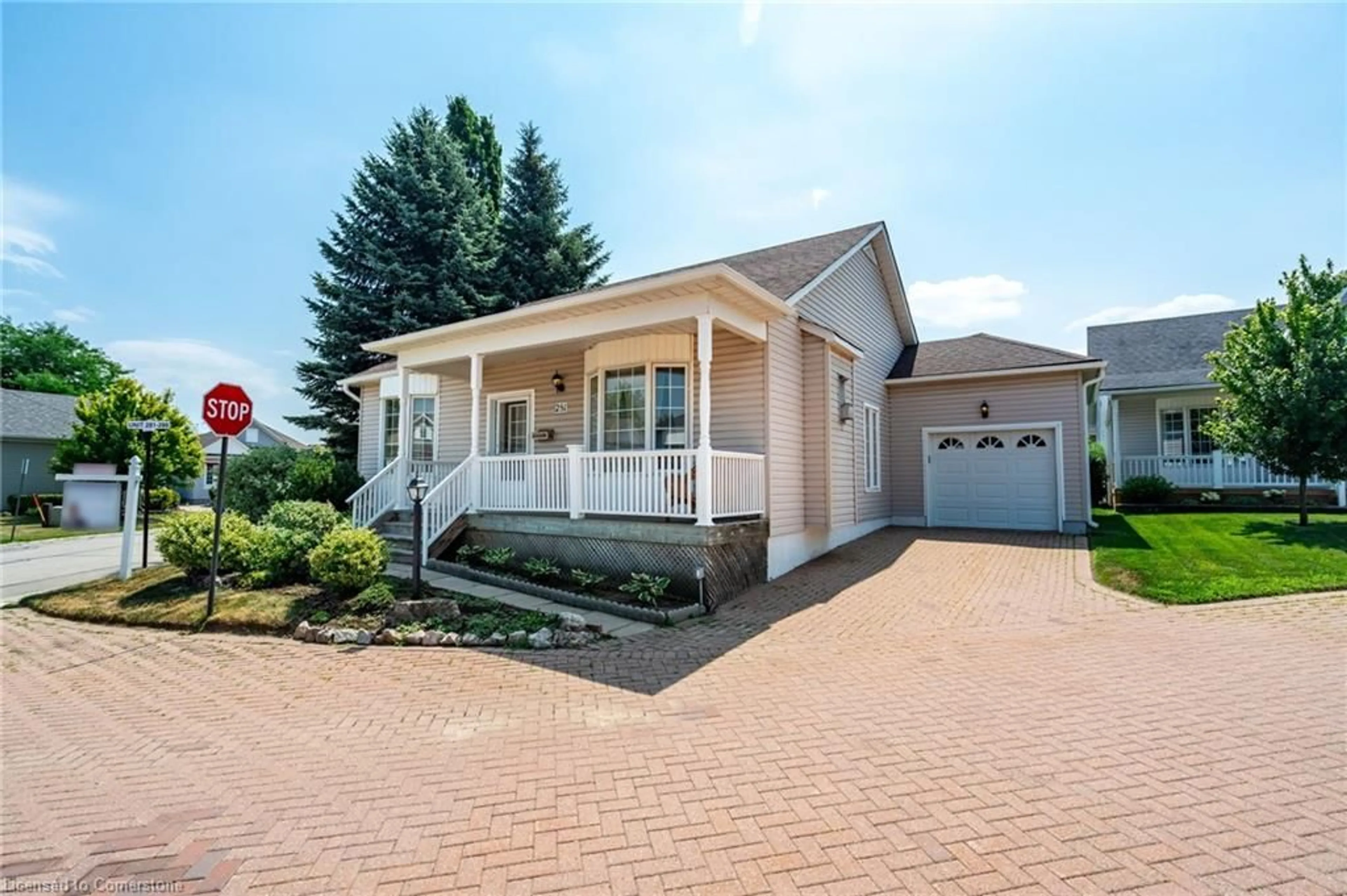 Home with vinyl exterior material, street for 281 Silverbirch Blvd #19, Mount Hope Ontario L0R 1W0
