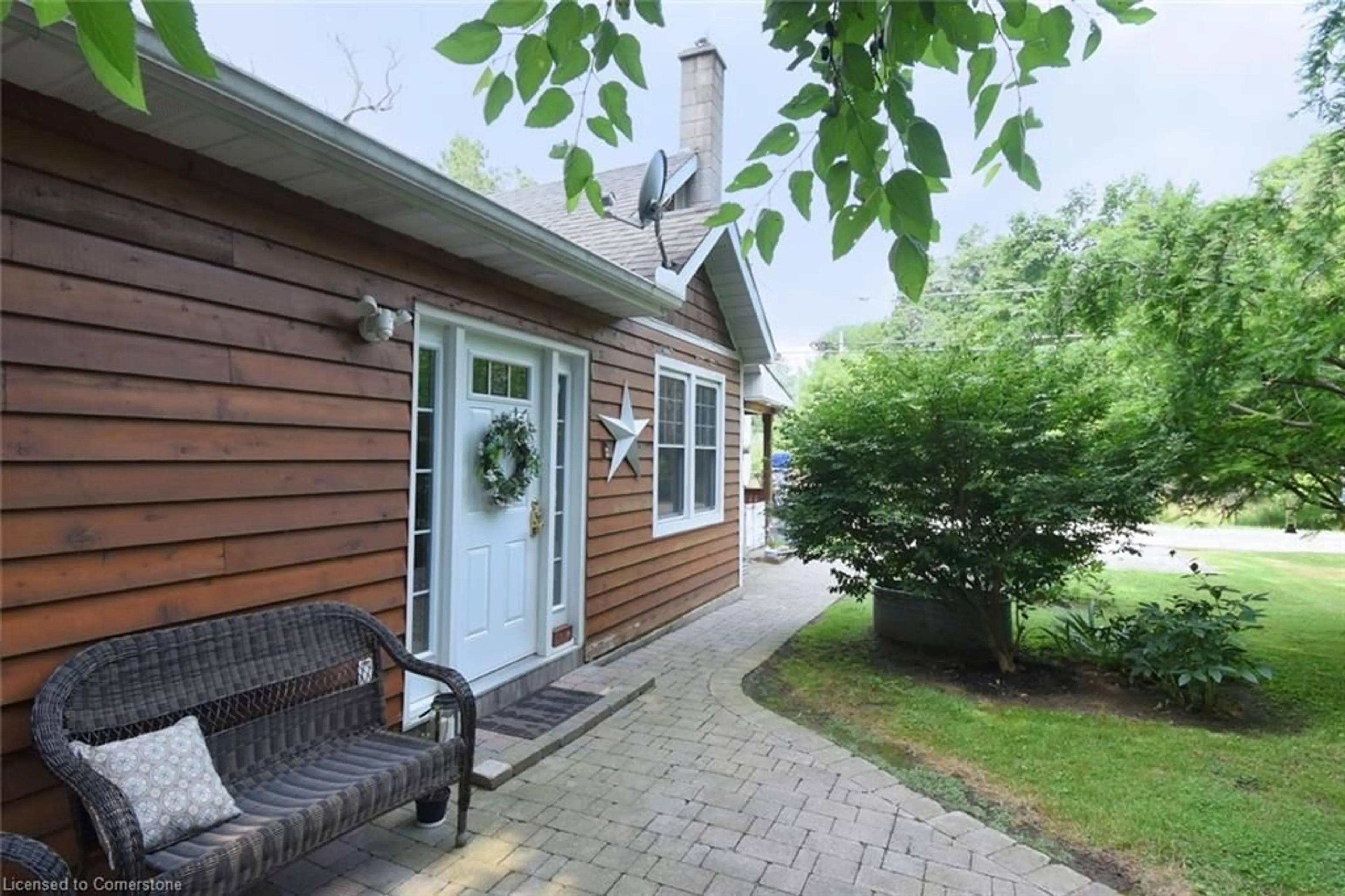 Patio, street for 662 Old Dundas Rd, Ancaster Ontario L9G 3J5