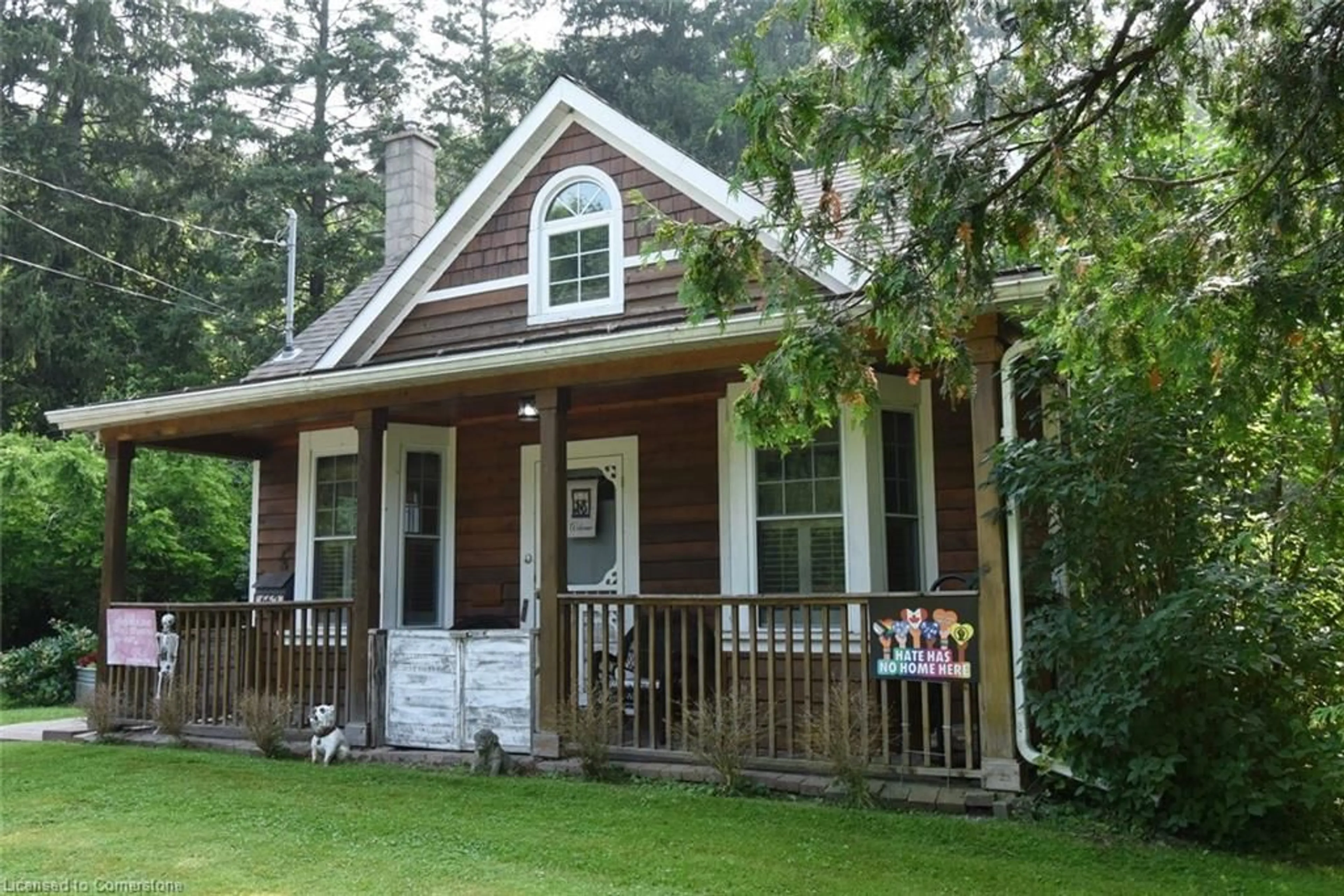 Home with vinyl exterior material, street for 662 Old Dundas Rd, Ancaster Ontario L9G 3J5