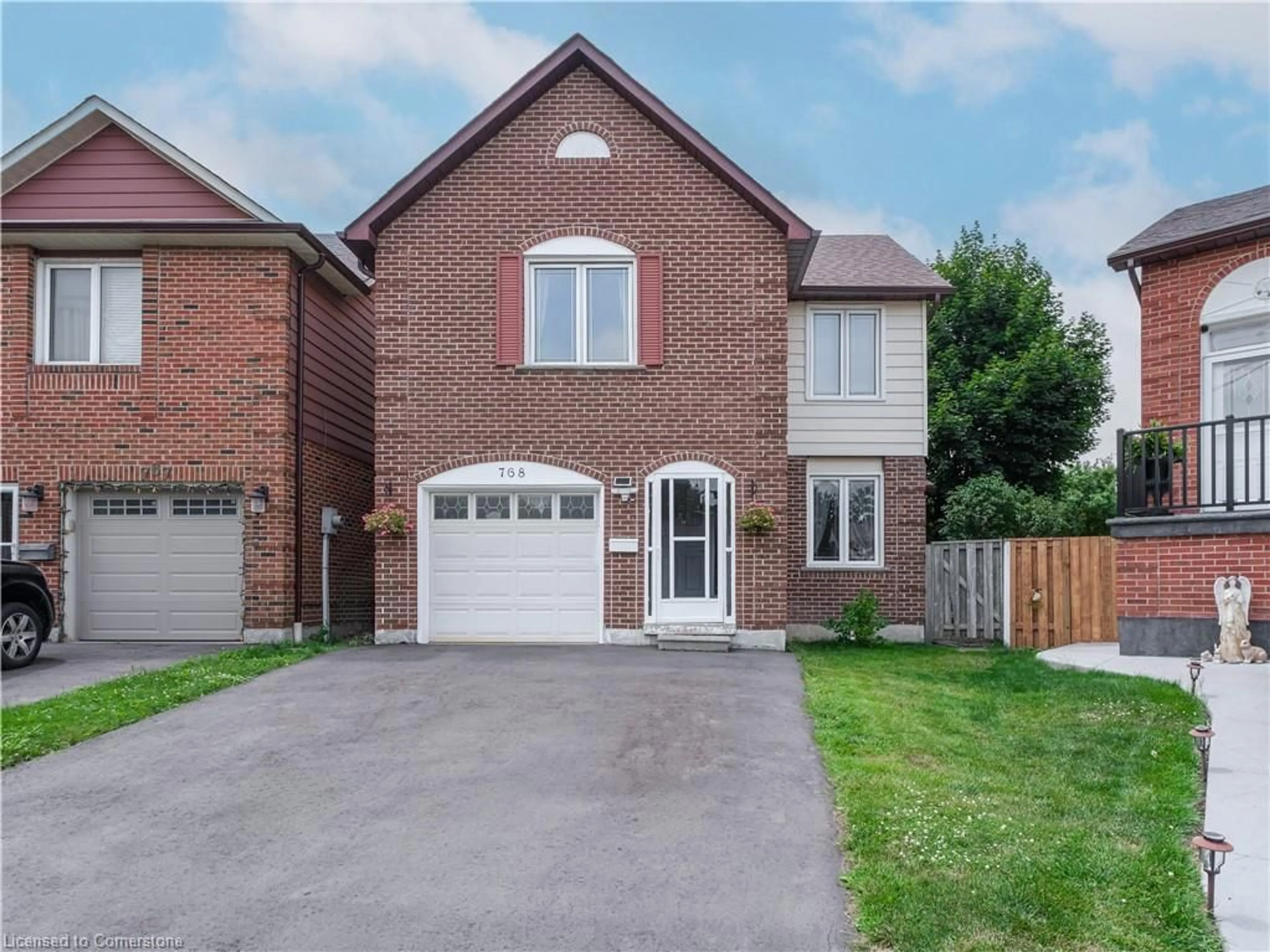 Home with brick exterior material, street for 768 Thistle Down Crt, Mississauga Ontario L5C 3K6