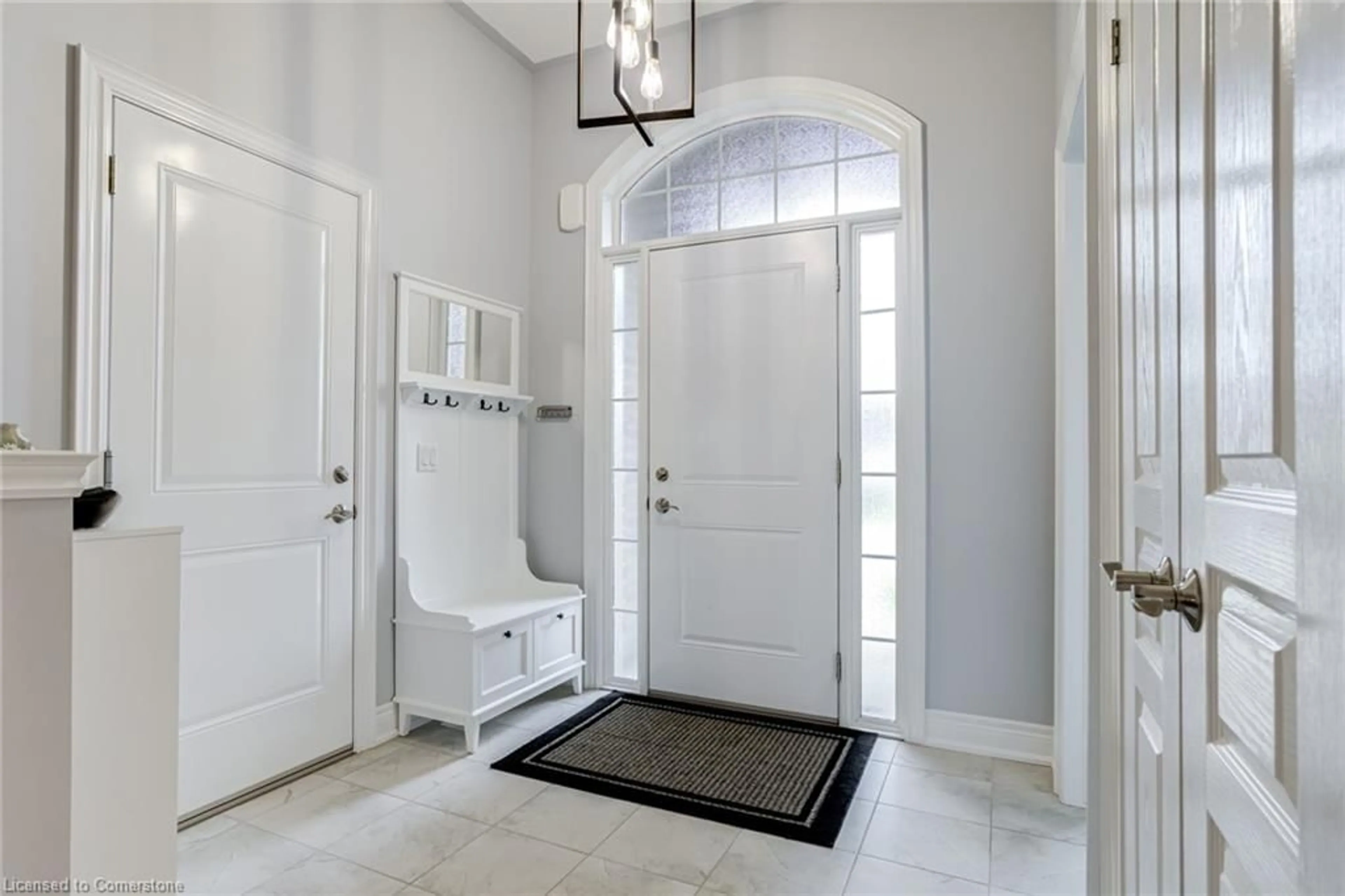 Indoor entryway for 4003 Lower Coach Rd, Stevensville Ontario L0S 1S0