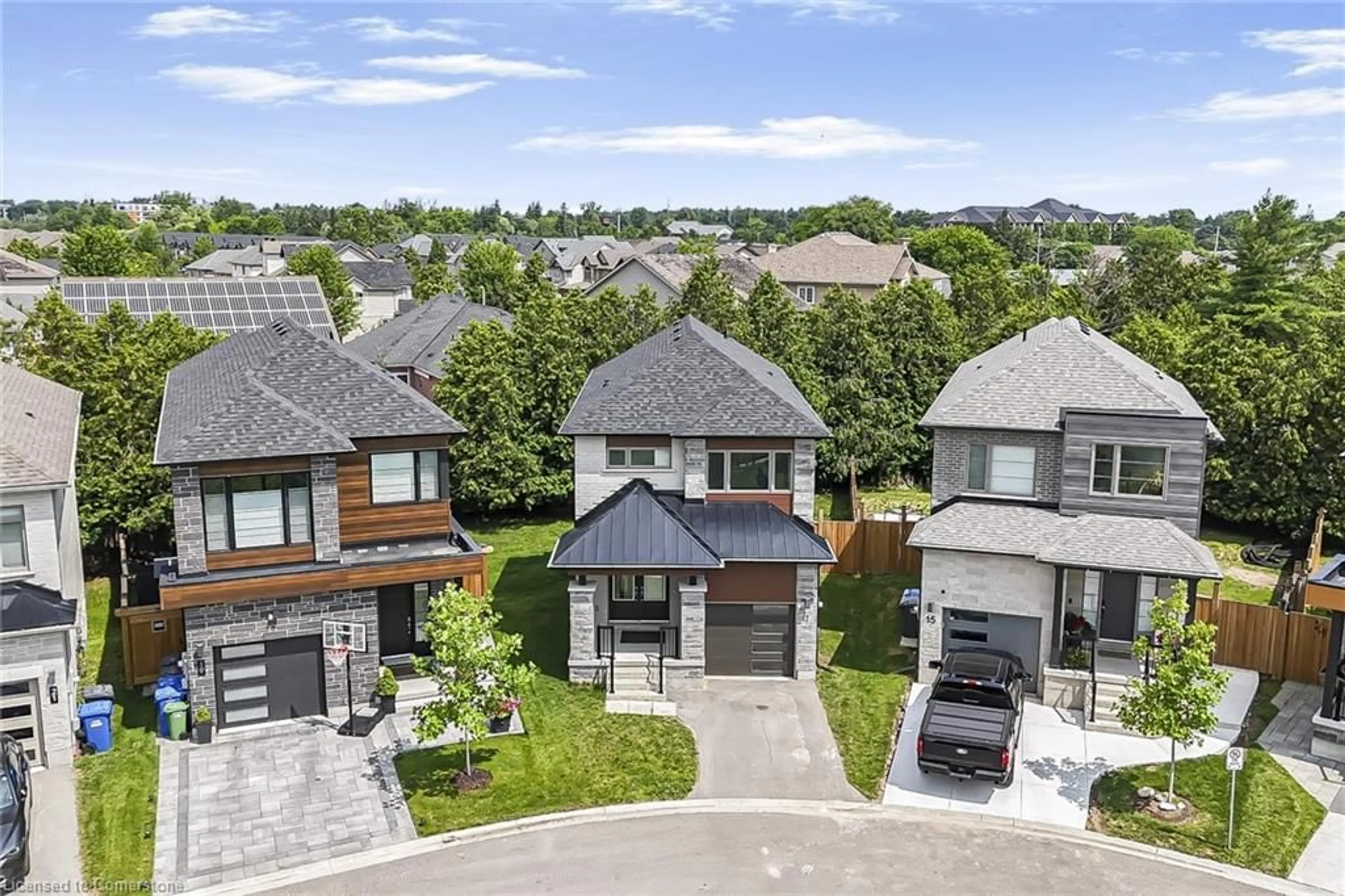 A pic from outside/outdoor area/front of a property/back of a property/a pic from drone, street for 17 Ferris Cir, Guelph Ontario N1G 0H2