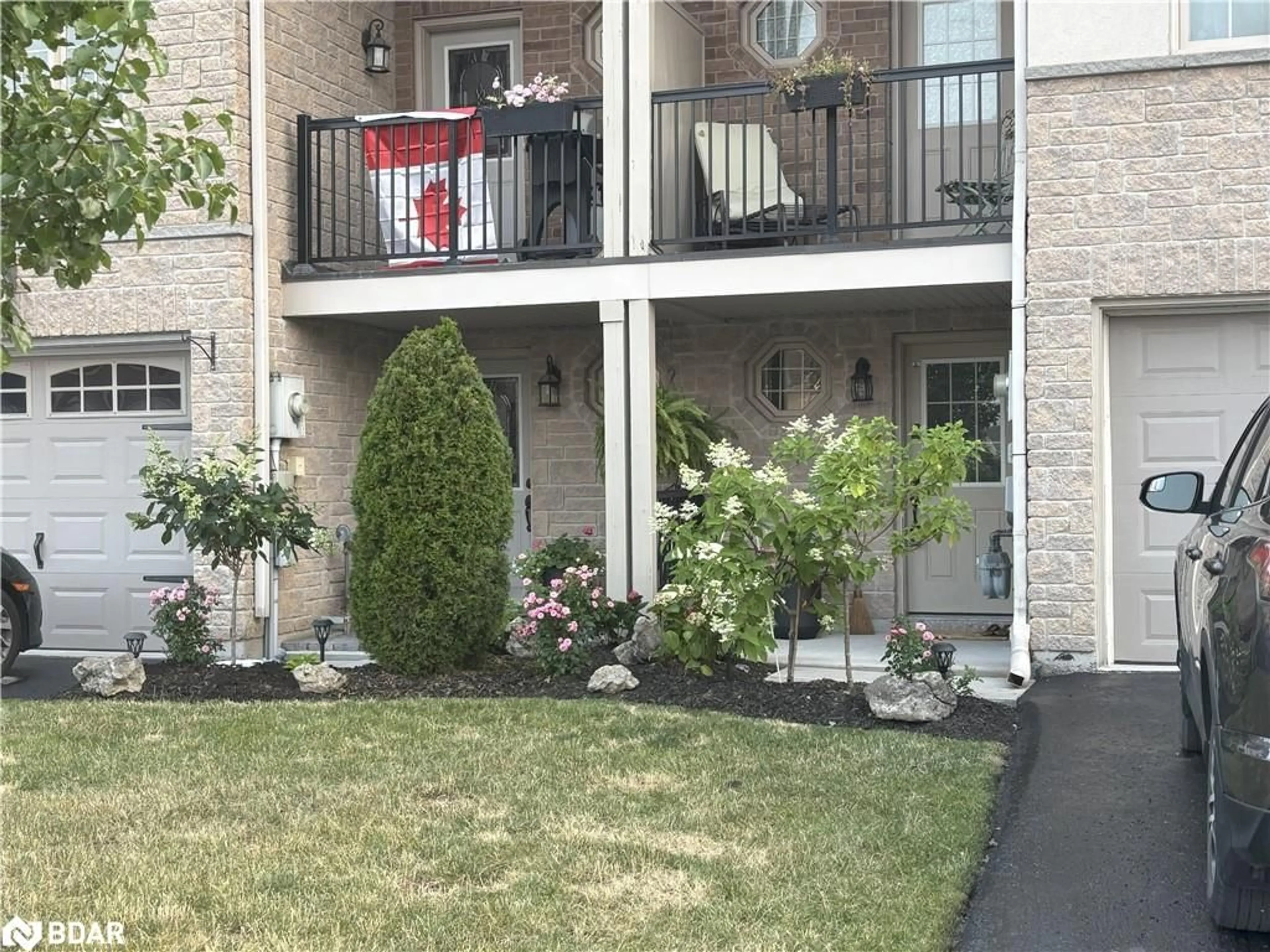Patio, street for 175 Stanley Street St #37, Barrie Ontario L4M 0G2
