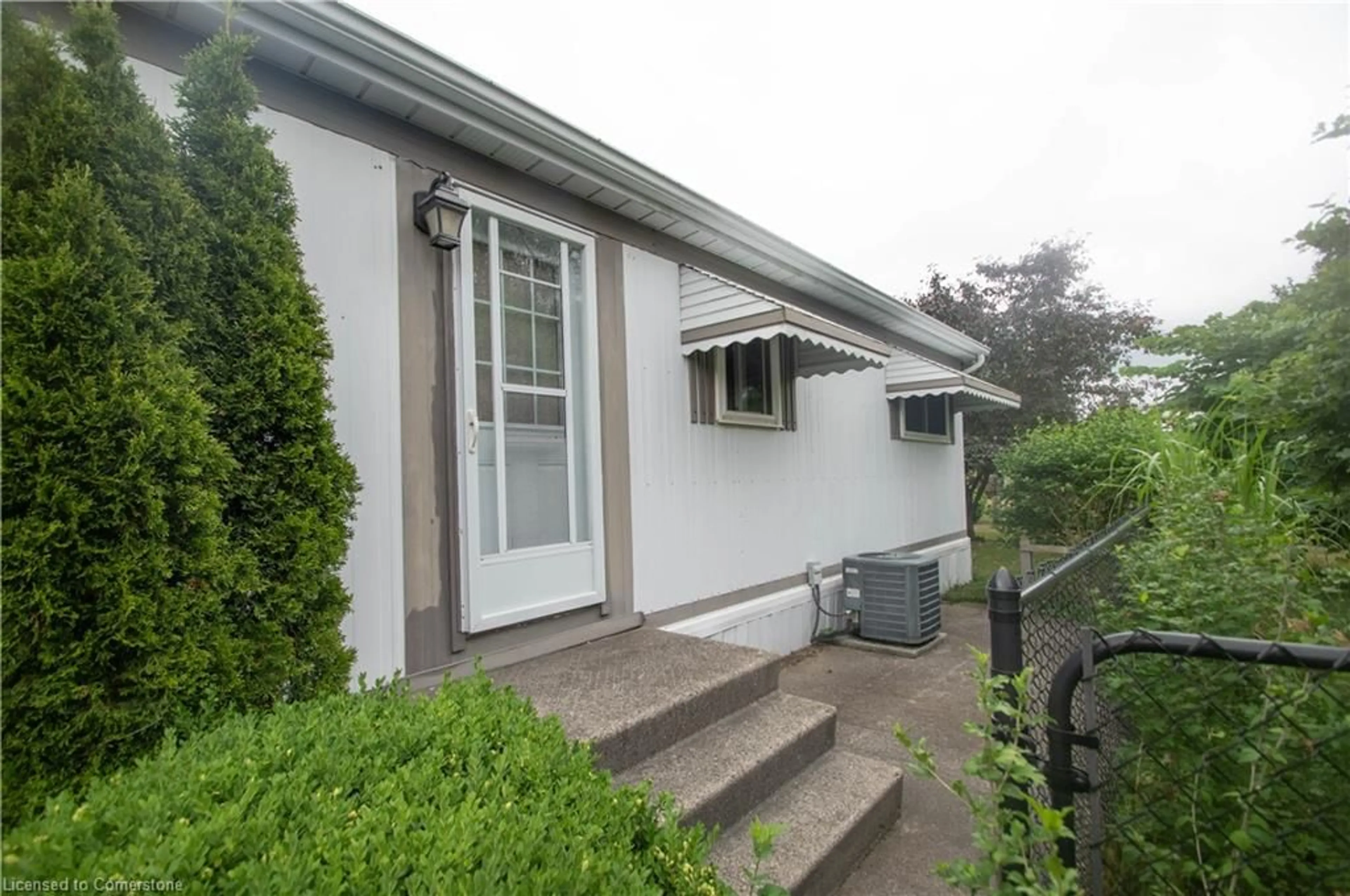 A pic from outside/outdoor area/front of a property/back of a property/a pic from drone, street for 3 Fifth St, Delhi Ontario N4B 2W6