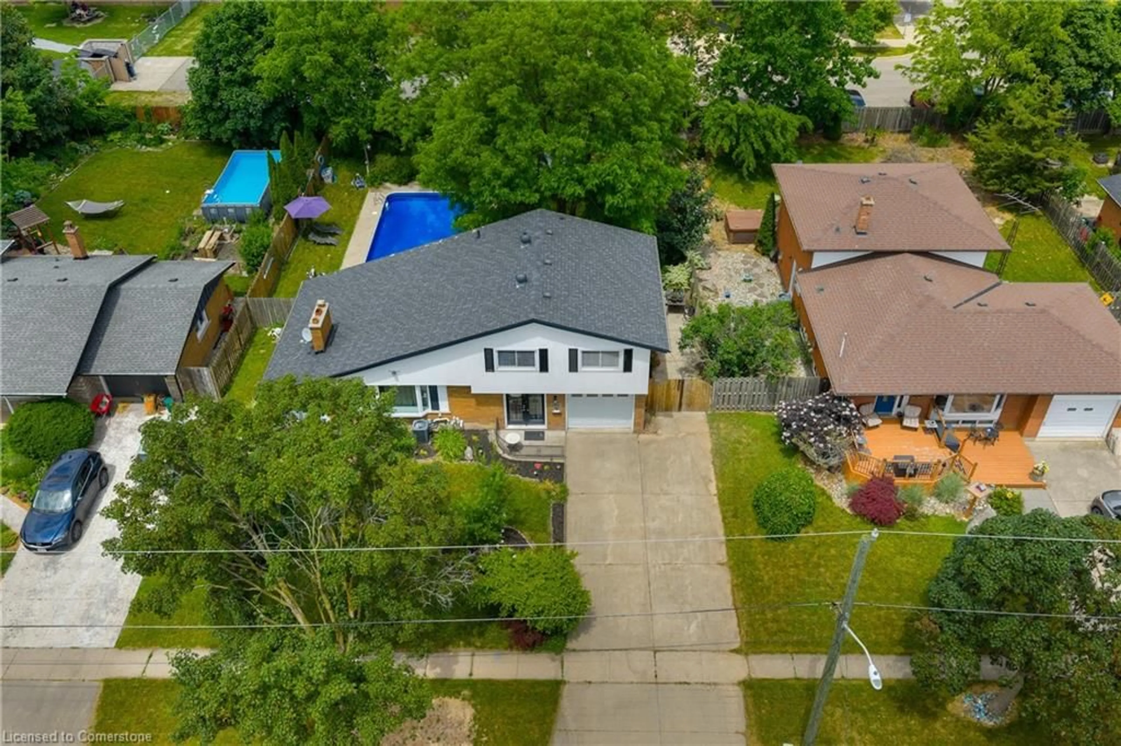A pic from outside/outdoor area/front of a property/back of a property/a pic from drone, street for 6937 Waterloo Dr, Niagara Falls Ontario L2J 1E3