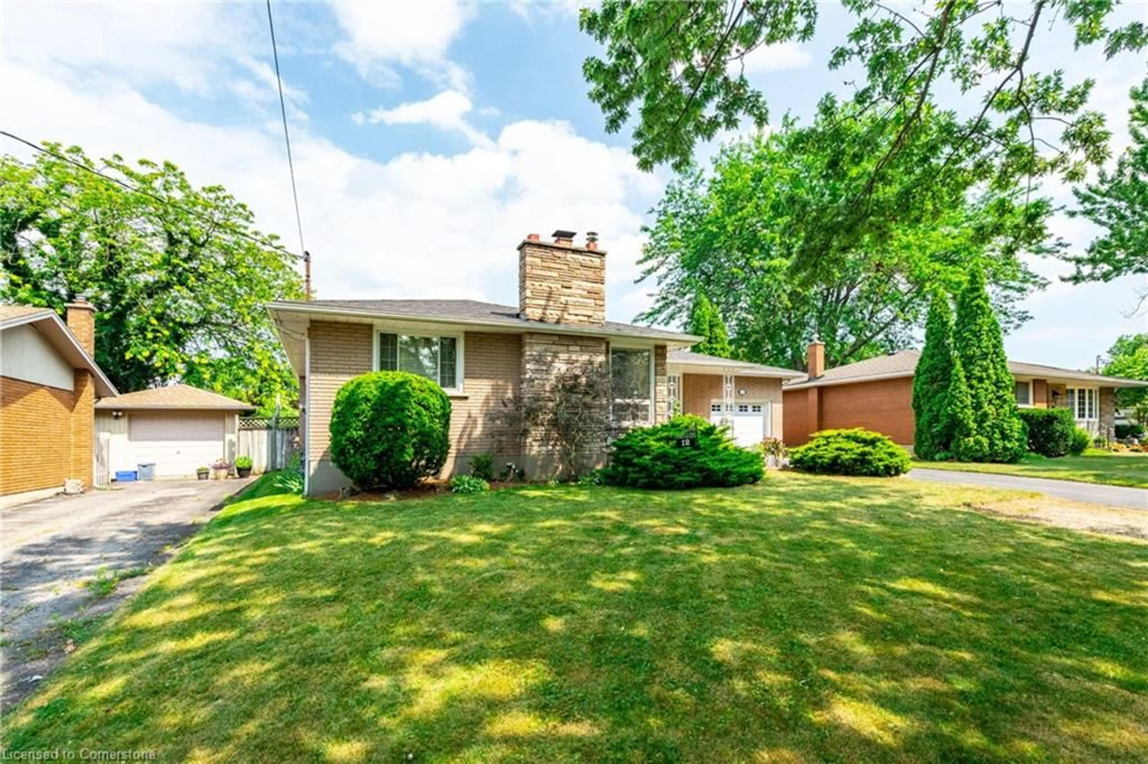A pic from outside/outdoor area/front of a property/back of a property/a pic from drone, street for 12 Viking Dr, St. Catharines Ontario L2M 2V3