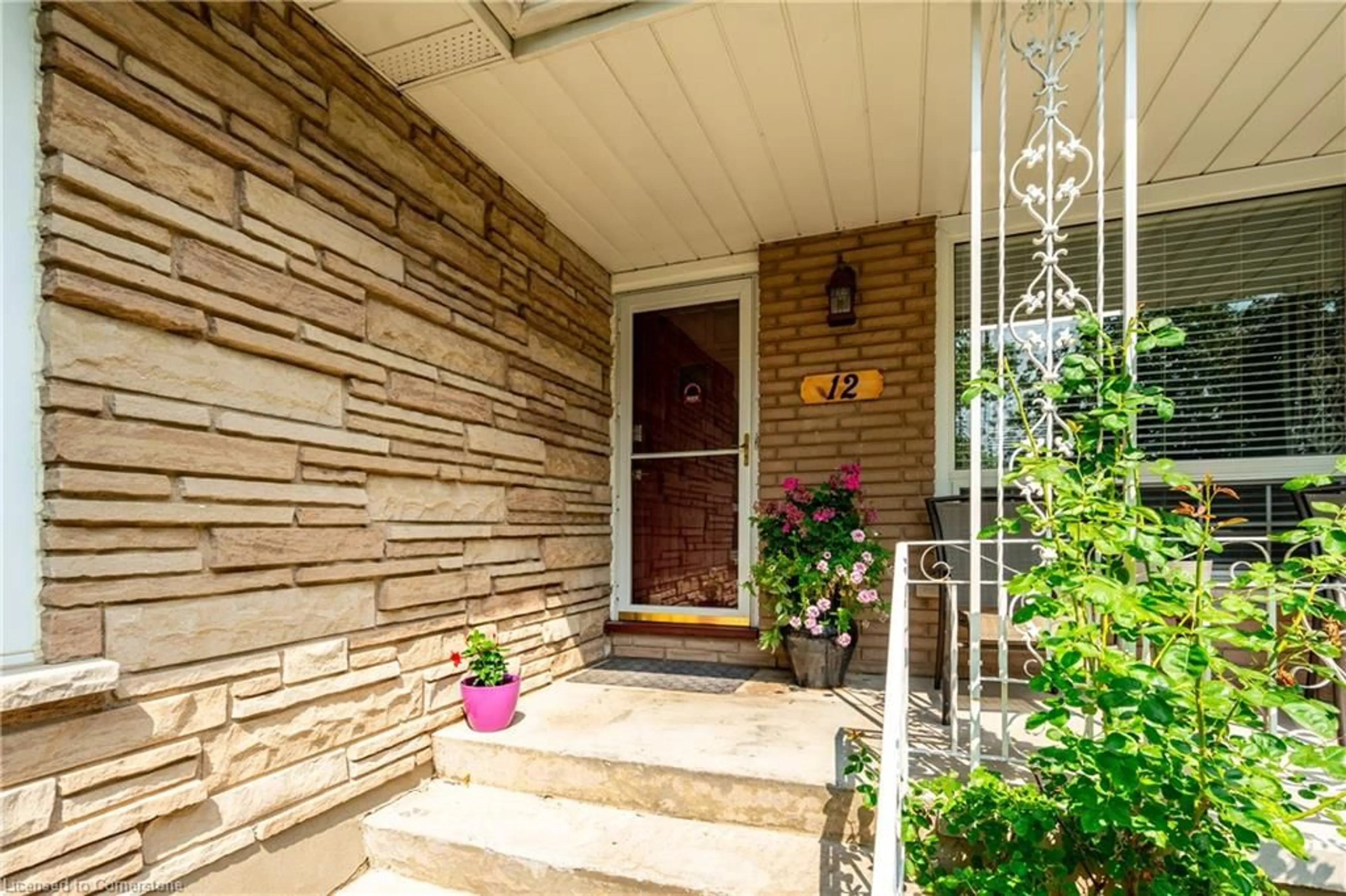 Indoor entryway for 12 Viking Dr, St. Catharines Ontario L2M 2V3