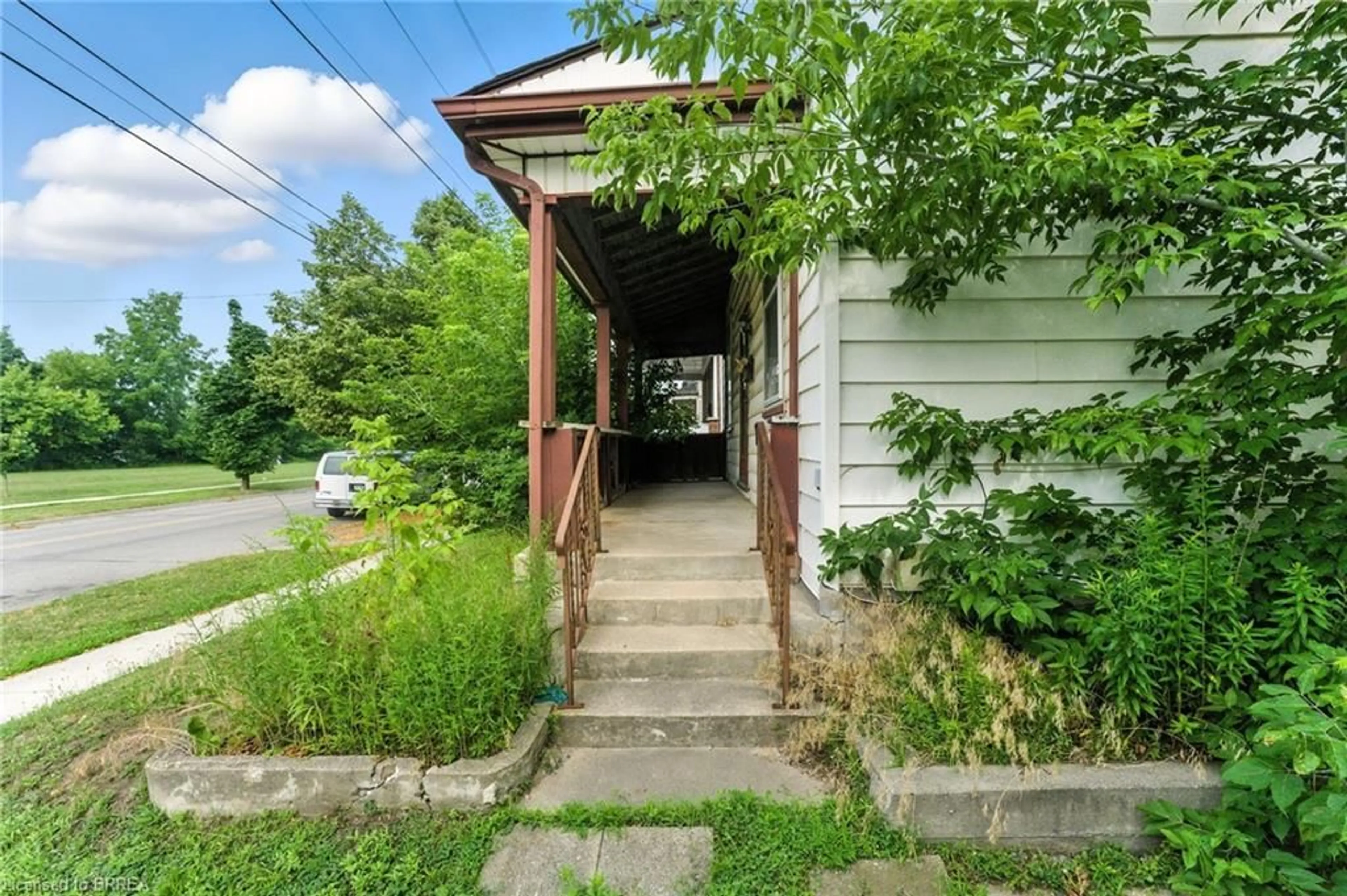Patio, street for 159 Terrace Hill St, Brantford Ontario N3R 1G5