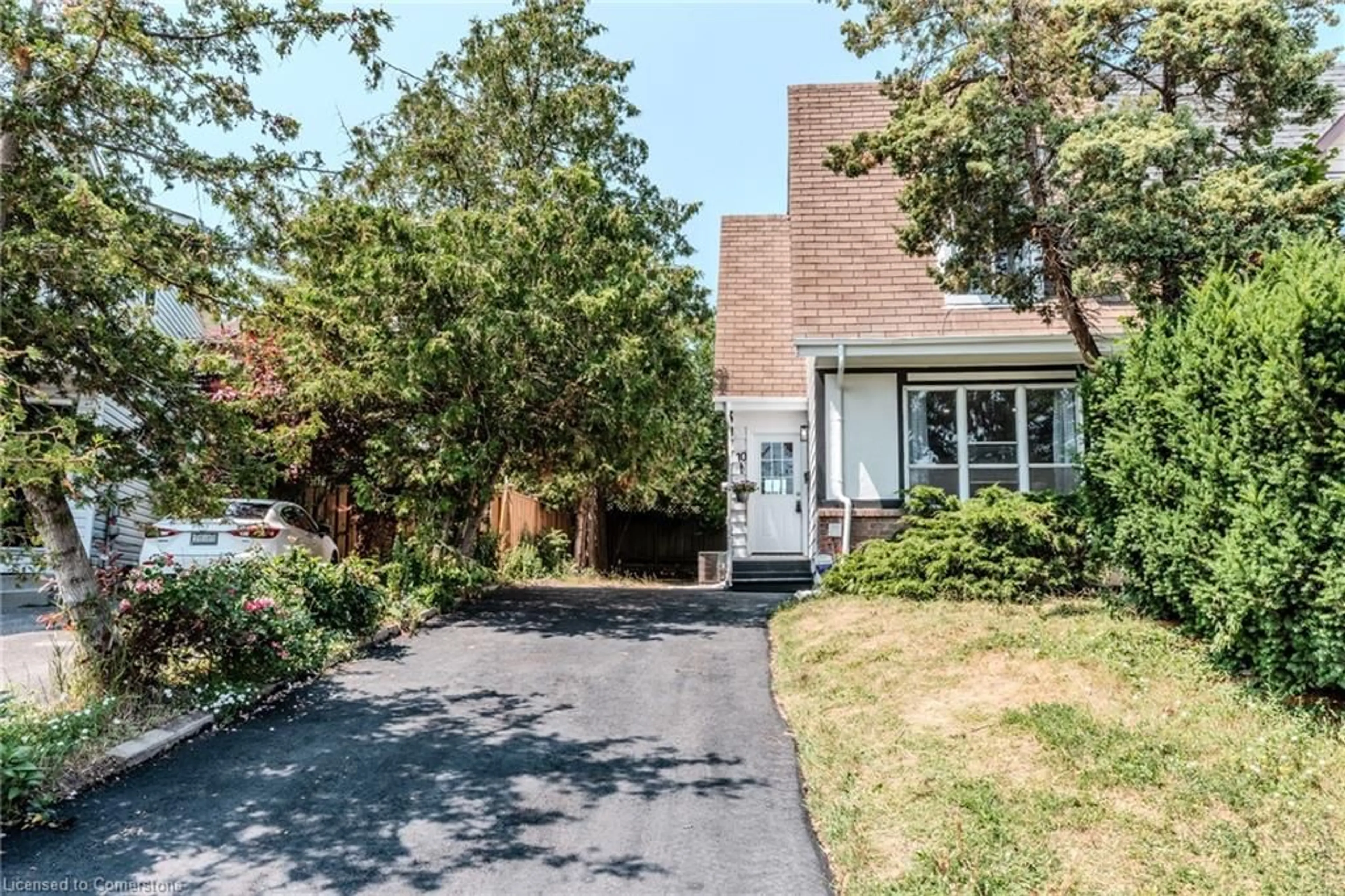 Home with brick exterior material, street for 10 Grassmere Crt, Oshawa Ontario L1H 3X4