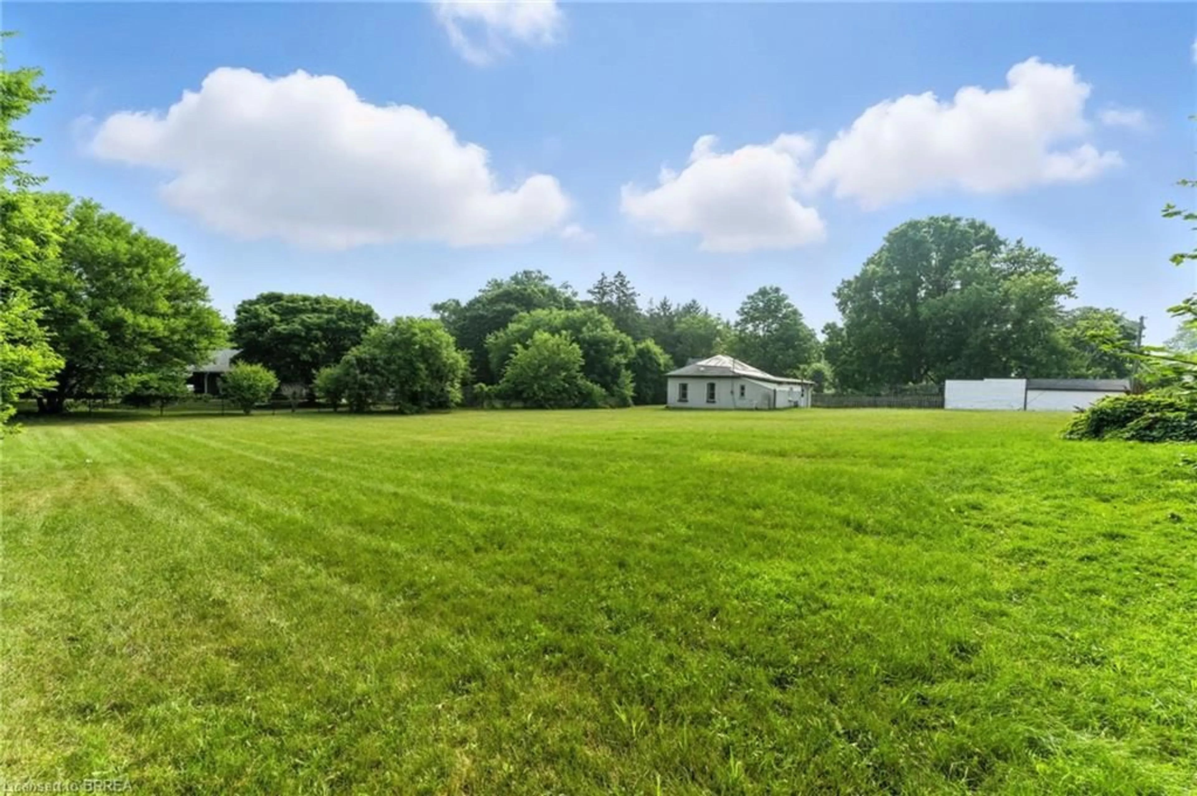 A pic from outside/outdoor area/front of a property/back of a property/a pic from drone, water/lake/river/ocean view for 155 1/2 Terrace Hill St, Brantford Ontario N3R 1G5