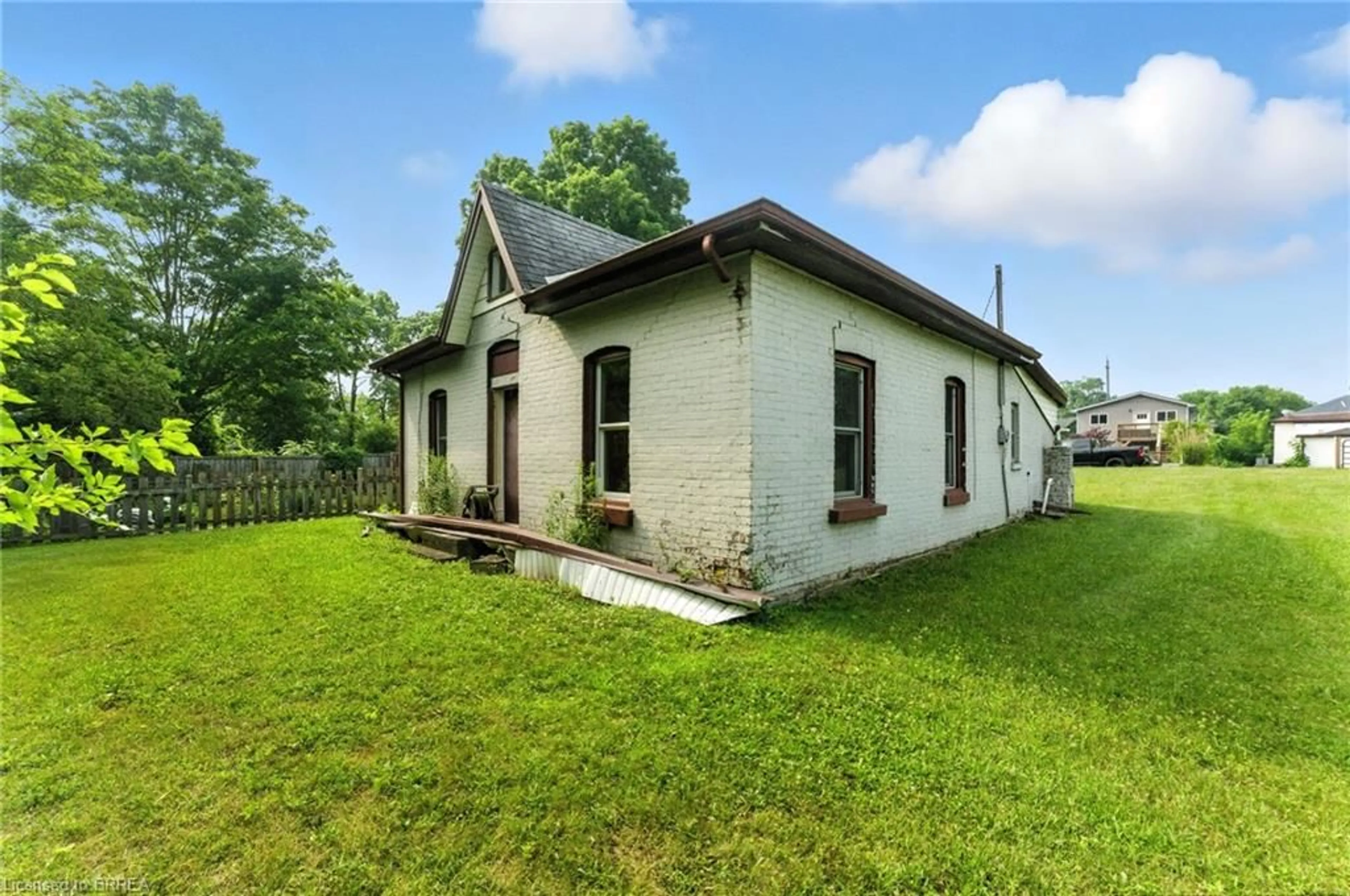 Home with brick exterior material, building for 155 1/2 Terrace Hill St, Brantford Ontario N3R 1G5