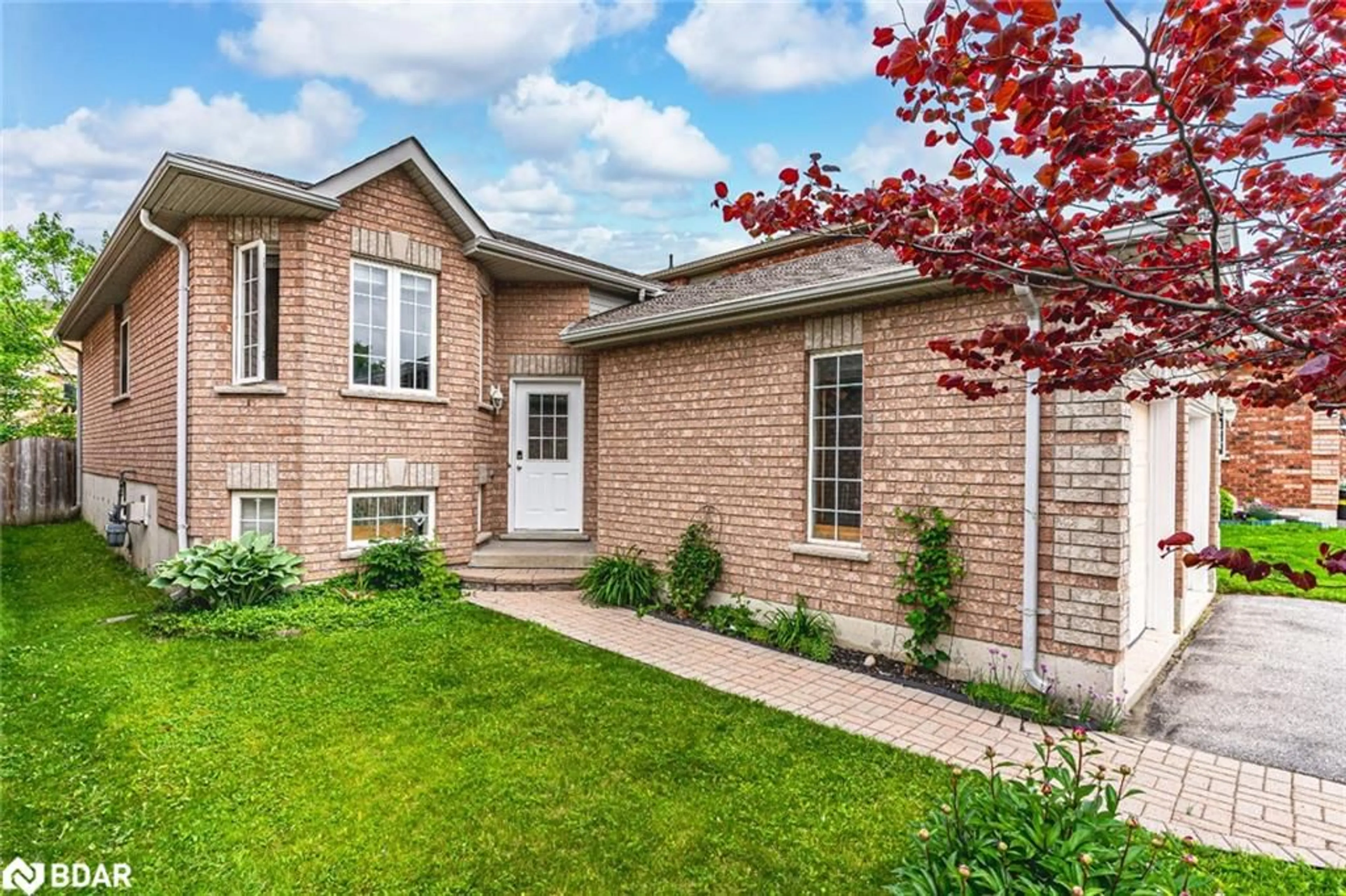 Home with brick exterior material, street for 76 Holly Meadow Rd, Barrie Ontario L4N 0A2