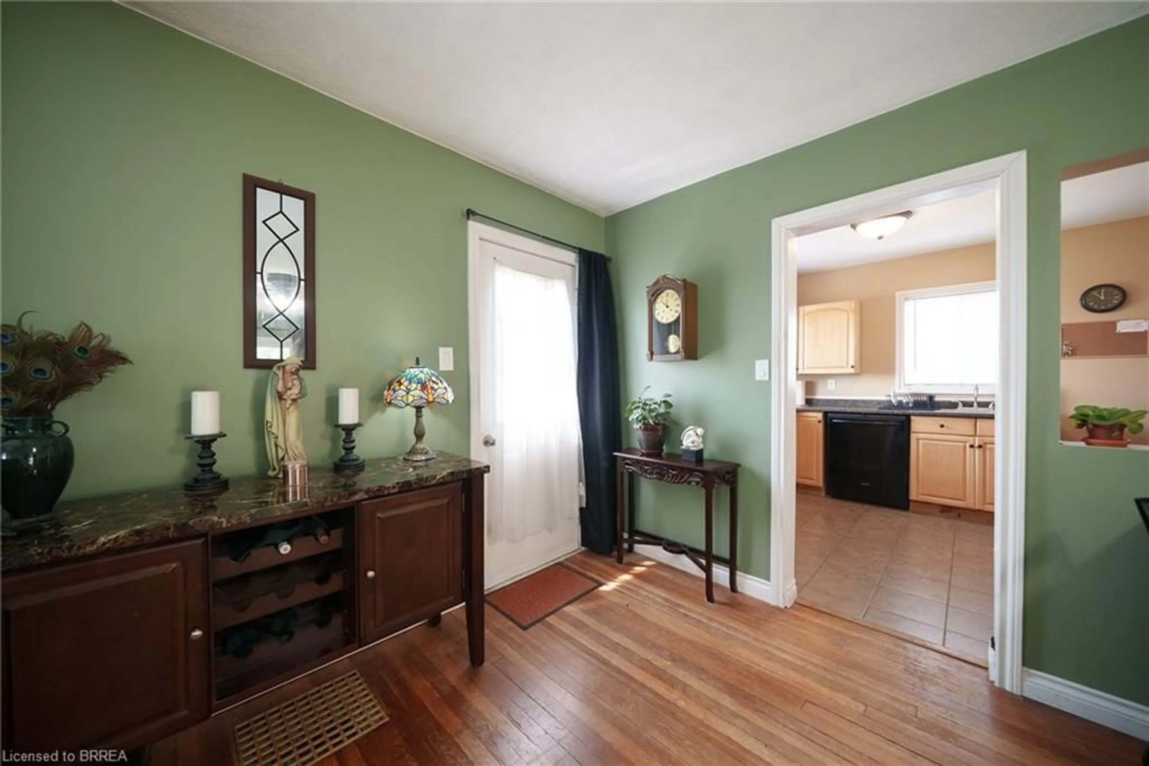 Indoor entryway for 699 Conc 6 Woodhouse, Simcoe Ontario N3Y 4K4