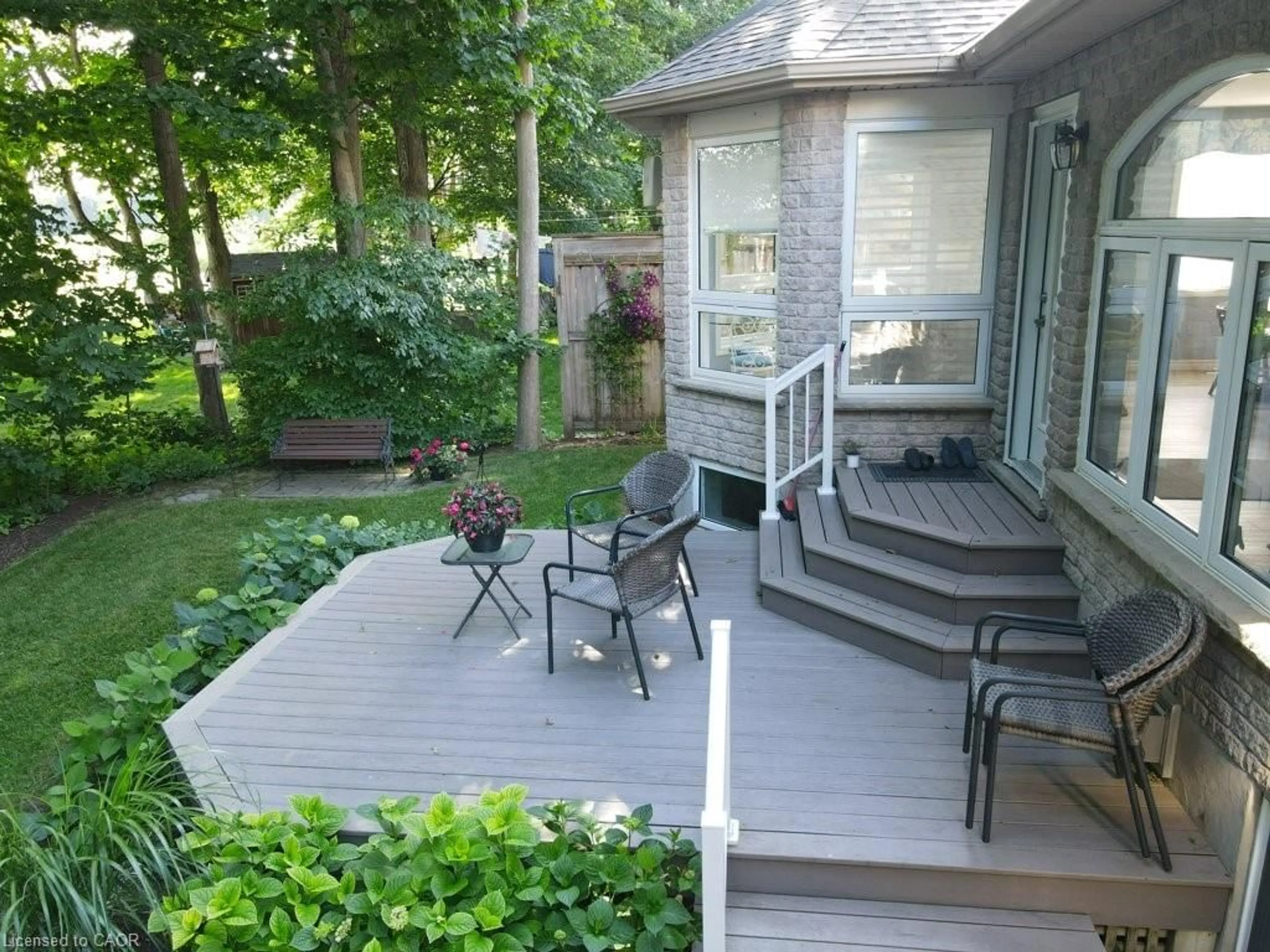 Patio, unknown for 25 South Parkwood Blvd, Elmira Ontario N3B 3L1