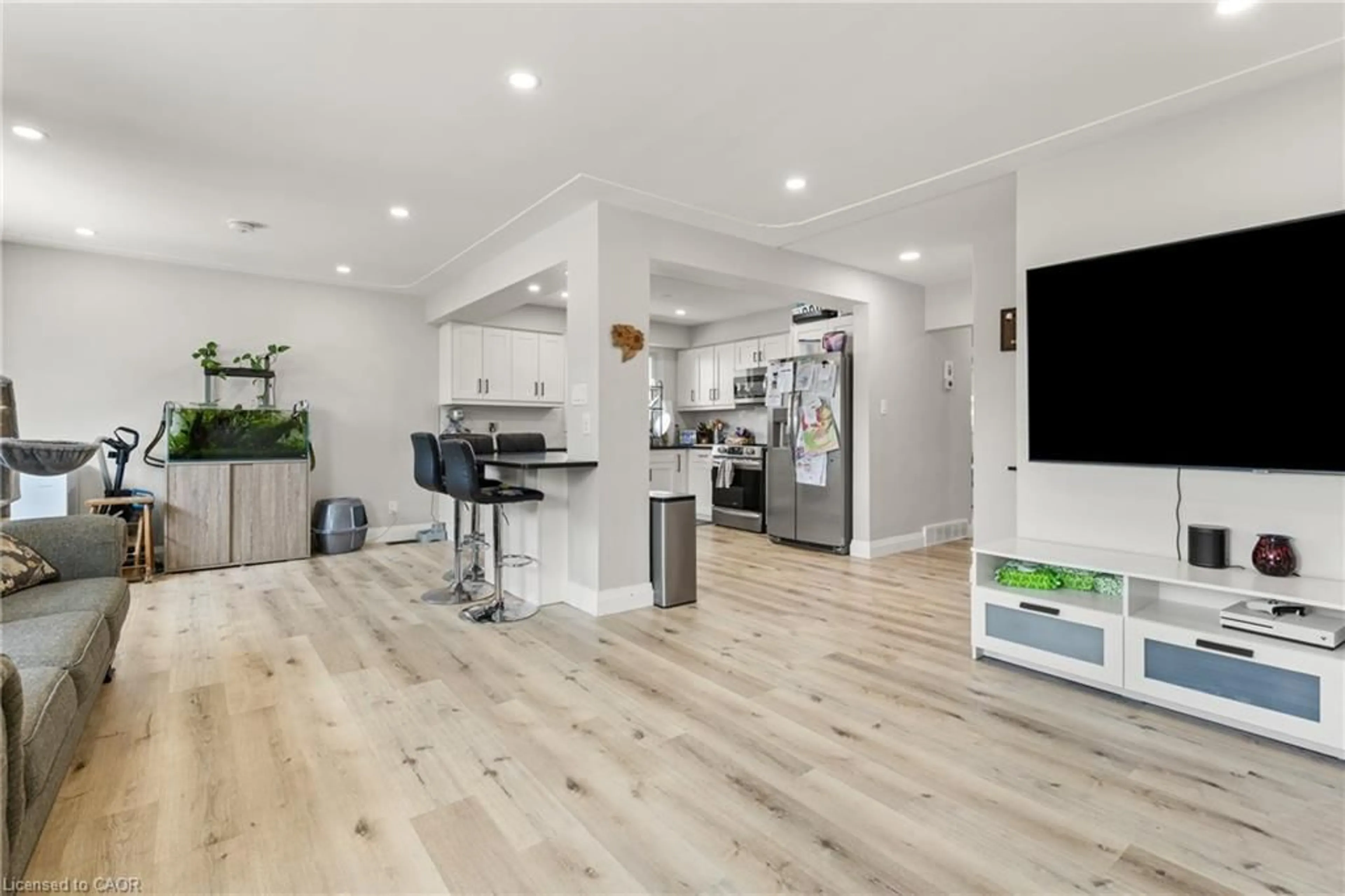 Open concept kitchen, wood/laminate floor for 1067 Bernhardt St, Cambridge Ontario N3H 2X9