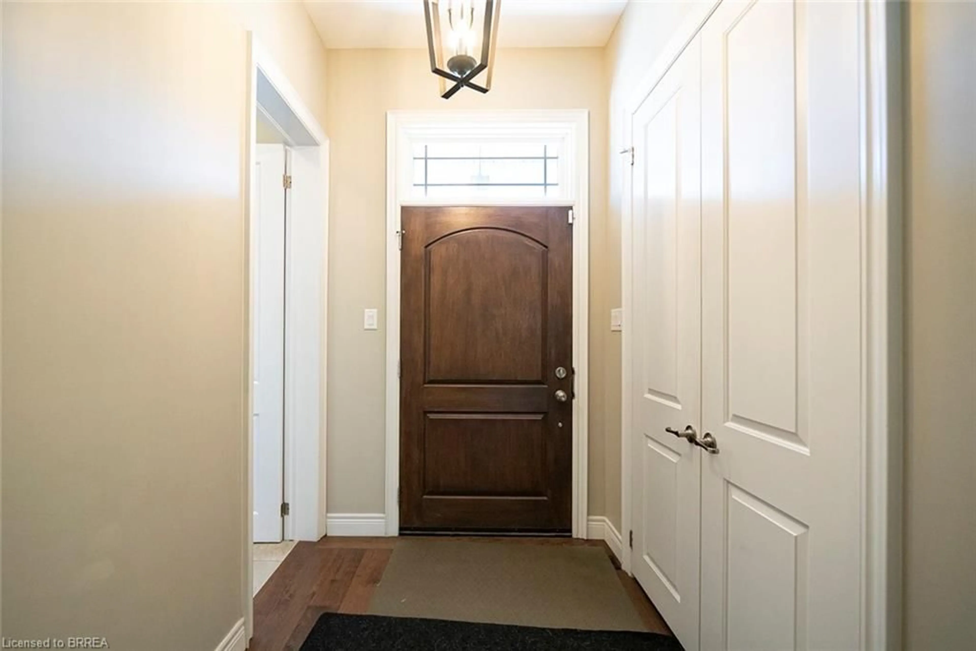 Indoor entryway for 158 Willow St #2, Paris Ontario N3L 3E1