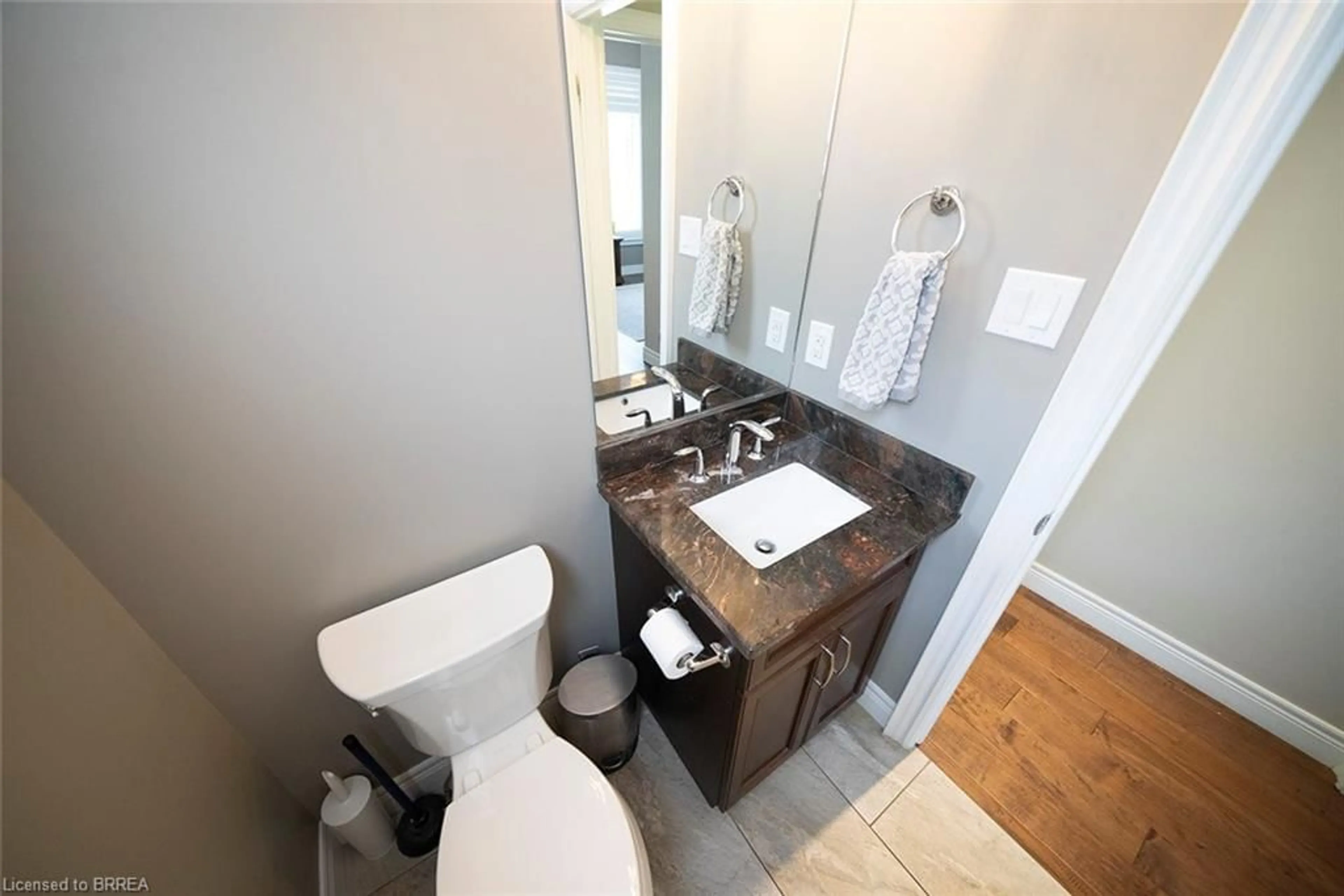 Standard bathroom, ceramic/tile floor for 158 Willow St #2, Paris Ontario N3L 3E1
