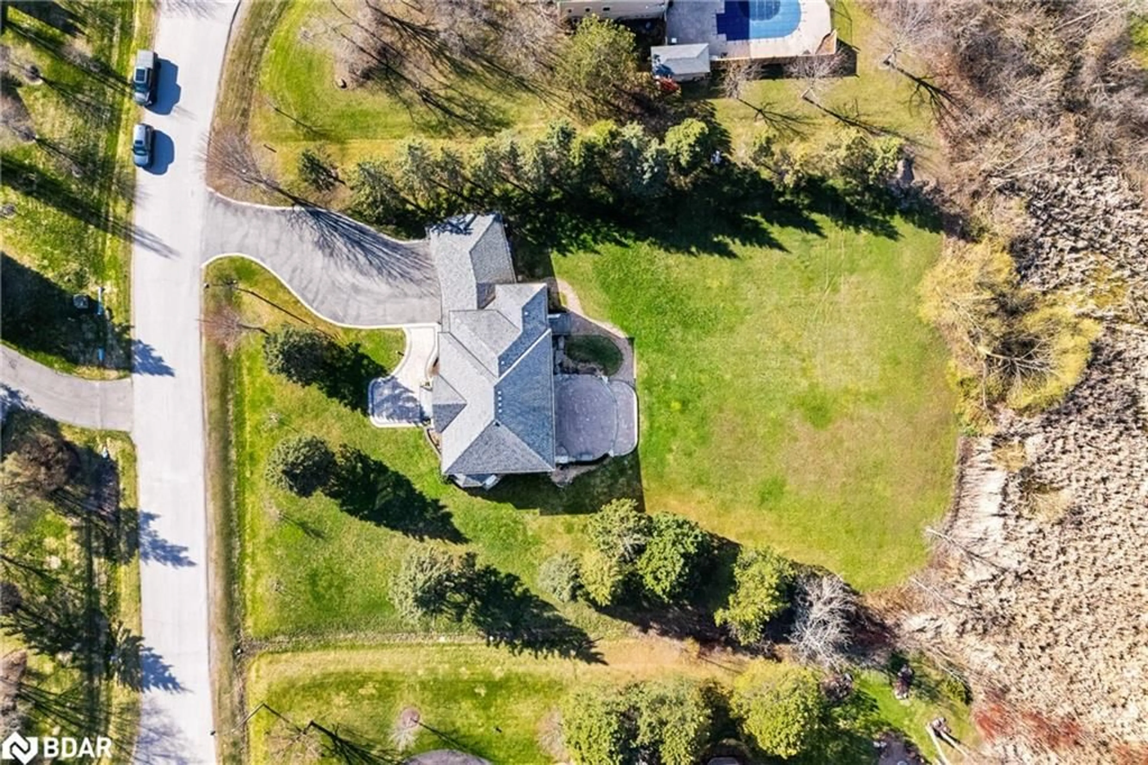 A pic from outside/outdoor area/front of a property/back of a property/a pic from drone, street for 19 Logan Crt, Stouffville Ontario L4A 3T6