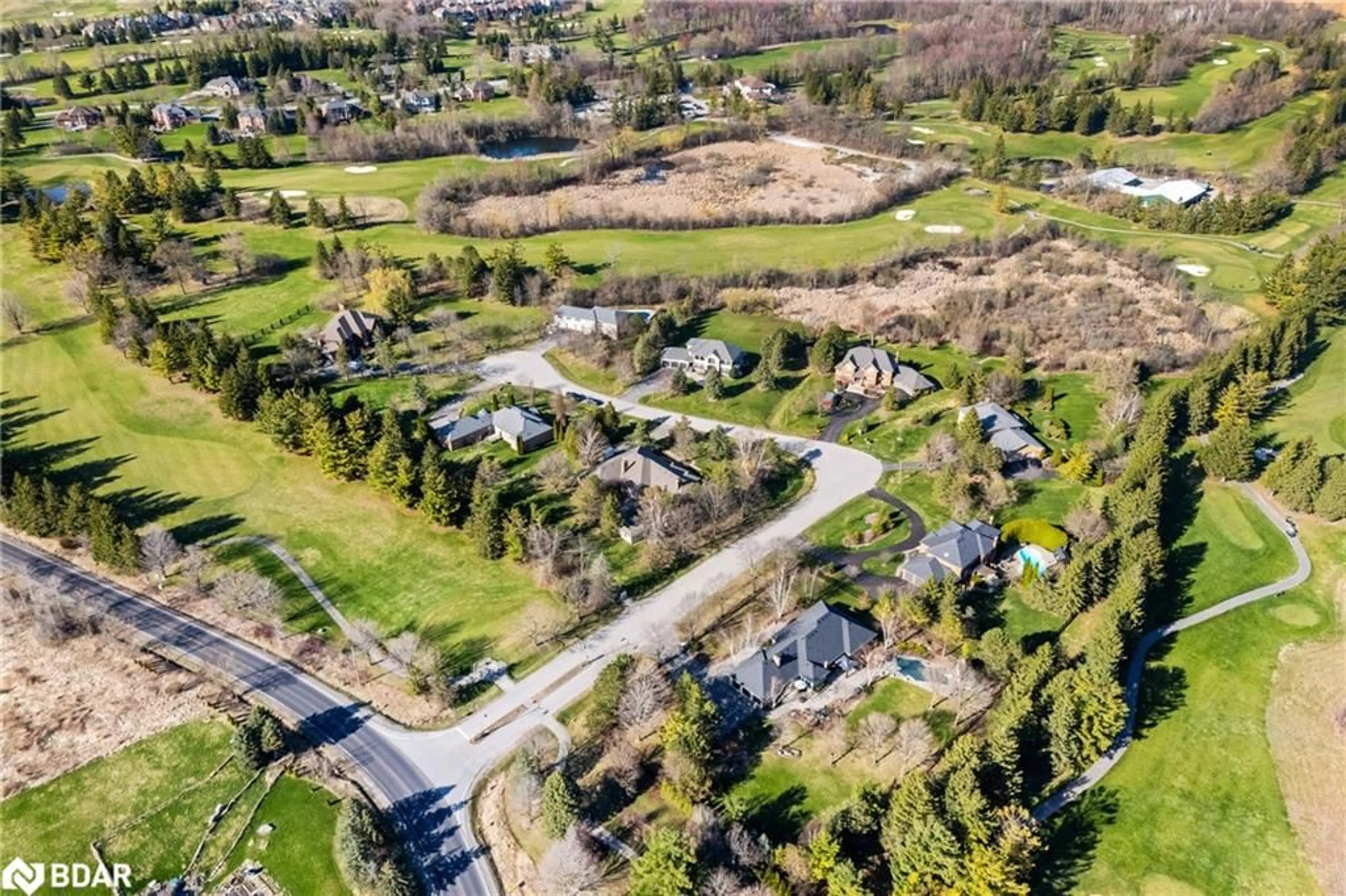 A pic from outside/outdoor area/front of a property/back of a property/a pic from drone, street for 19 Logan Crt, Stouffville Ontario L4A 3T6