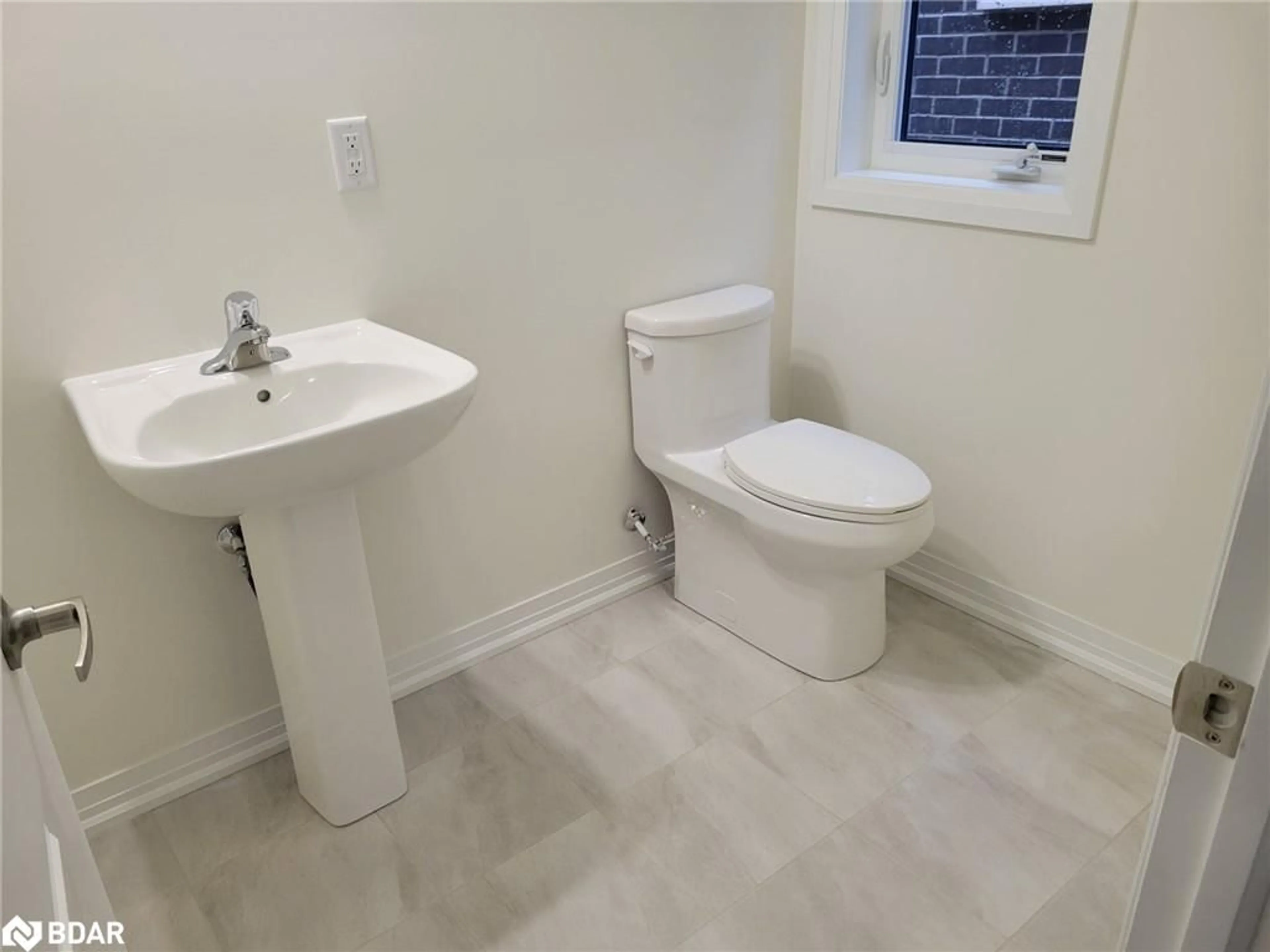 A pic of a room for 142 Turnberry Lane, Barrie Ontario L4N 6A3