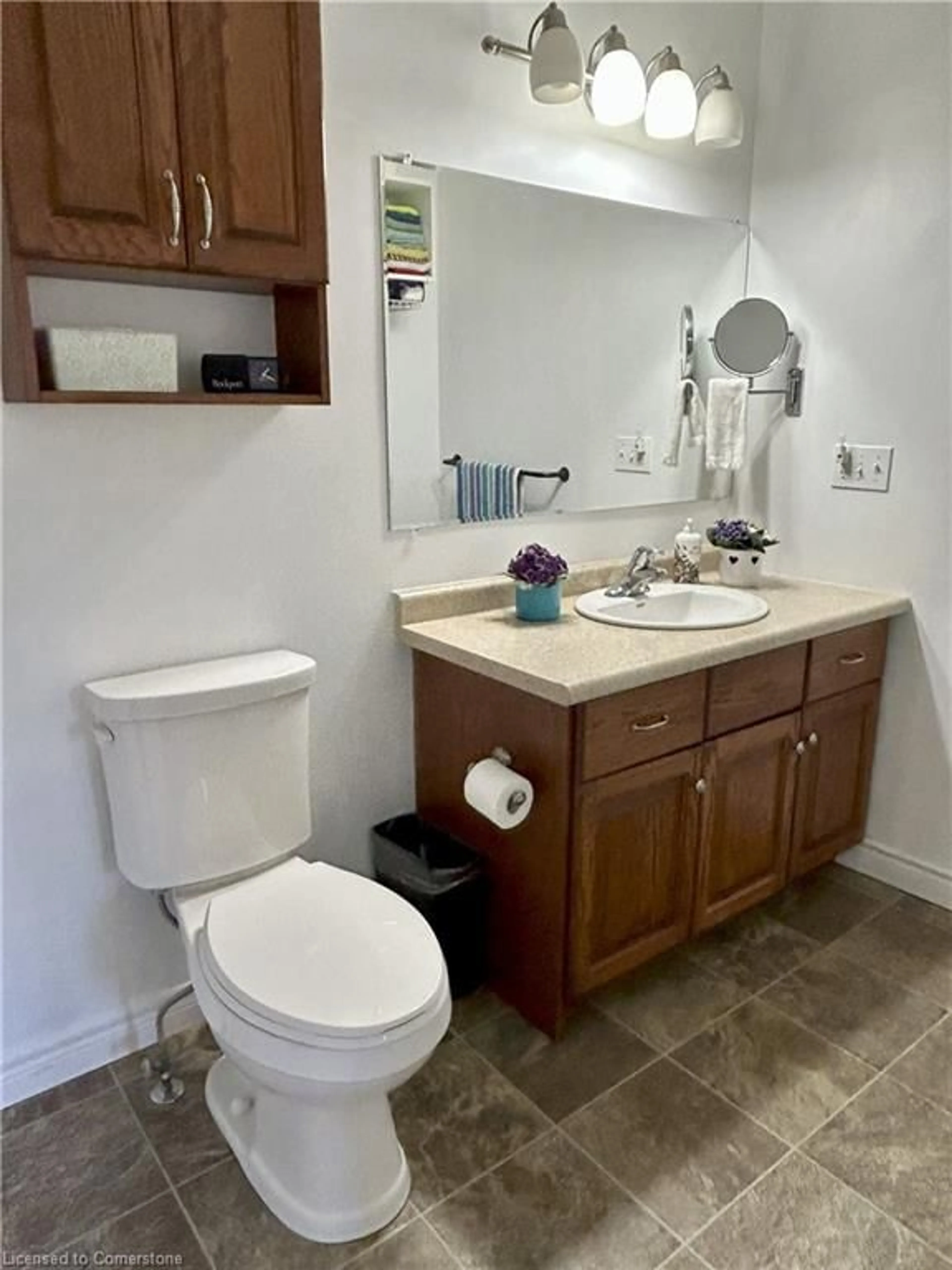 Standard bathroom, ceramic/tile floor for 108 Forest St, Dunnville Ontario N1A 1N8