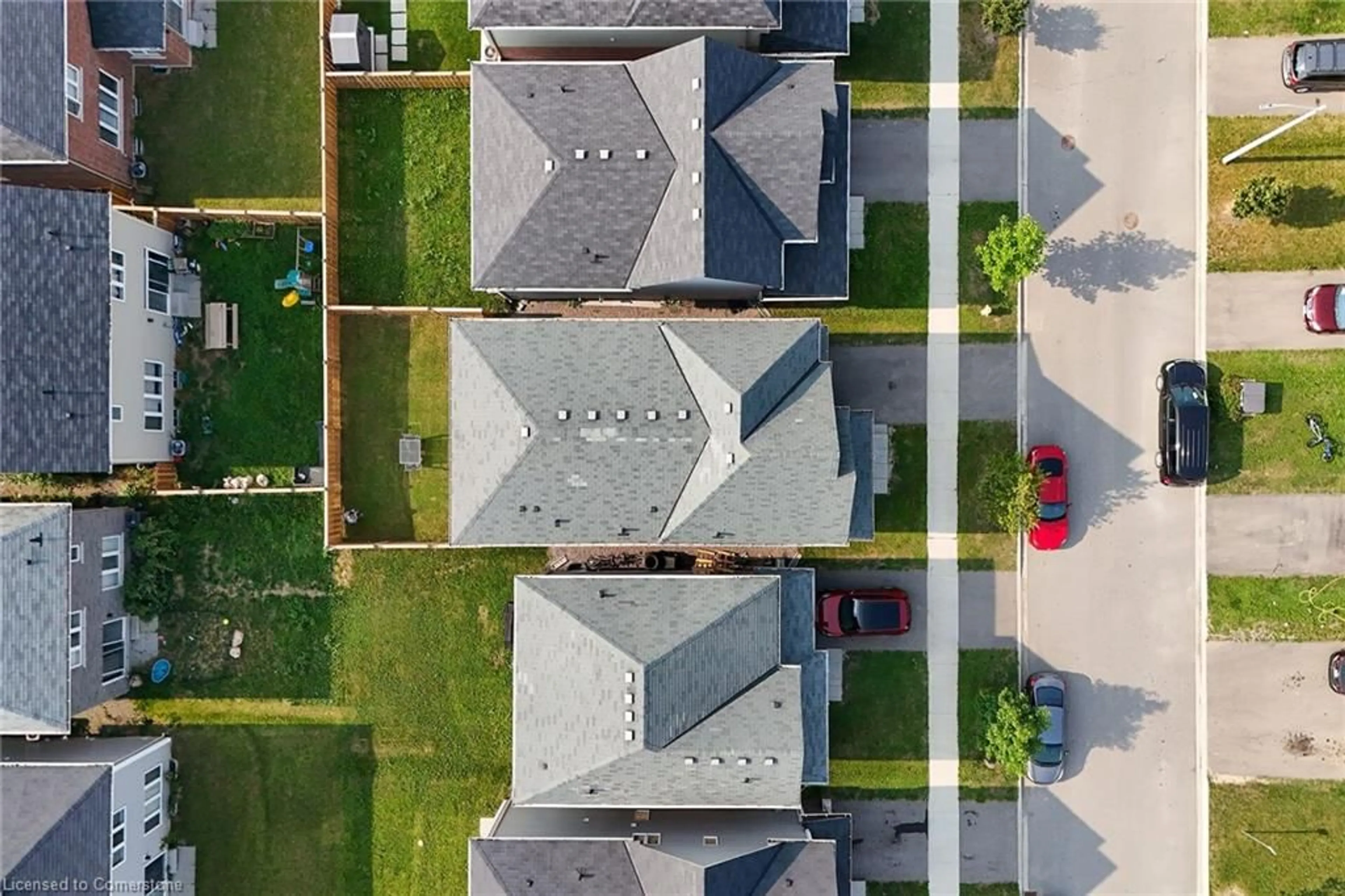 A pic from outside/outdoor area/front of a property/back of a property/a pic from drone, street for 11 Honey Comb Trail, Welland Ontario L3B 0G8