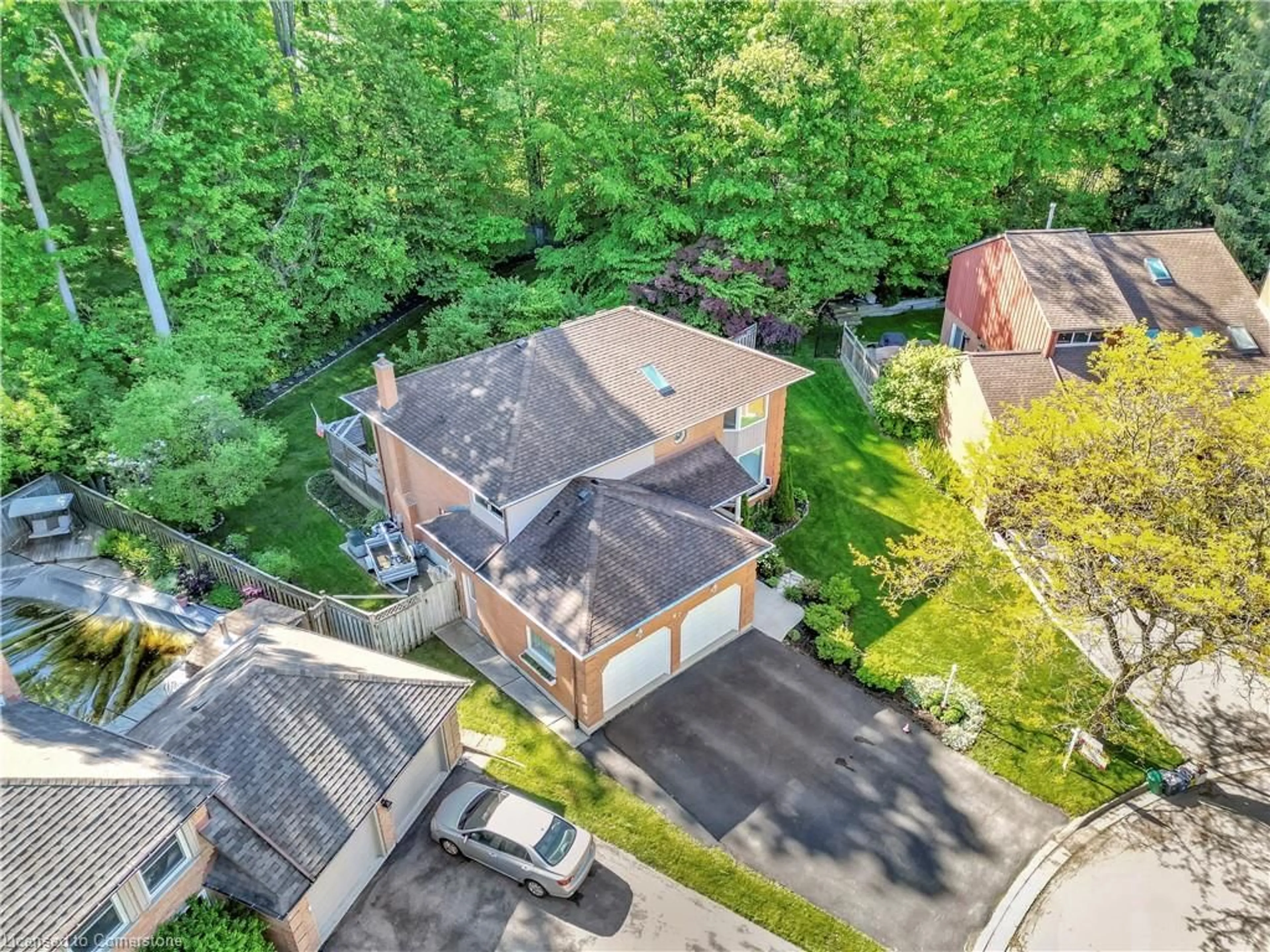 A pic from outside/outdoor area/front of a property/back of a property/a pic from drone, street for 47 Stoke Crt, Kitchener Ontario N2N 1Z5