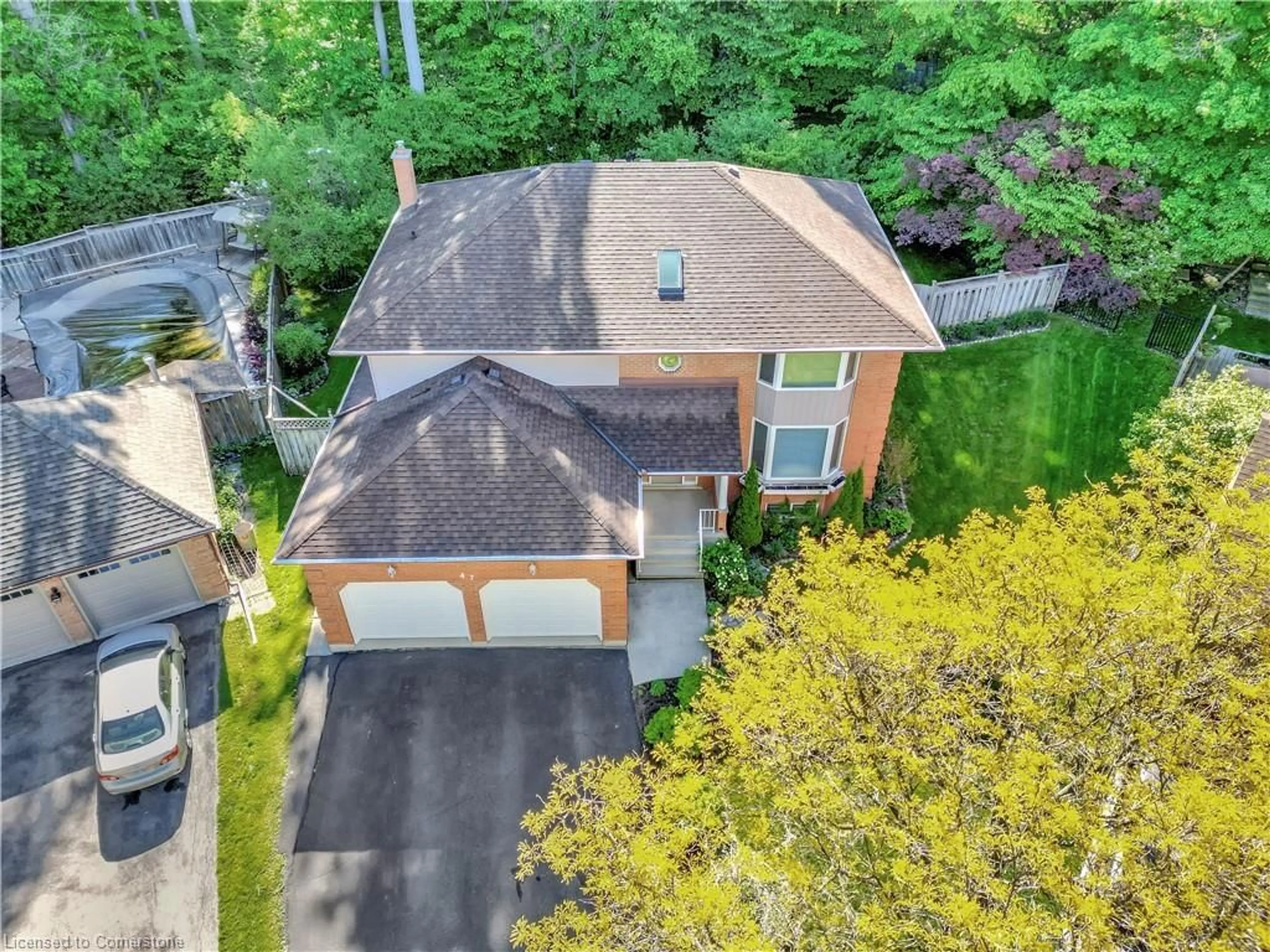 A pic from outside/outdoor area/front of a property/back of a property/a pic from drone, water/lake/river/ocean view for 47 Stoke Crt, Kitchener Ontario N2N 1Z5