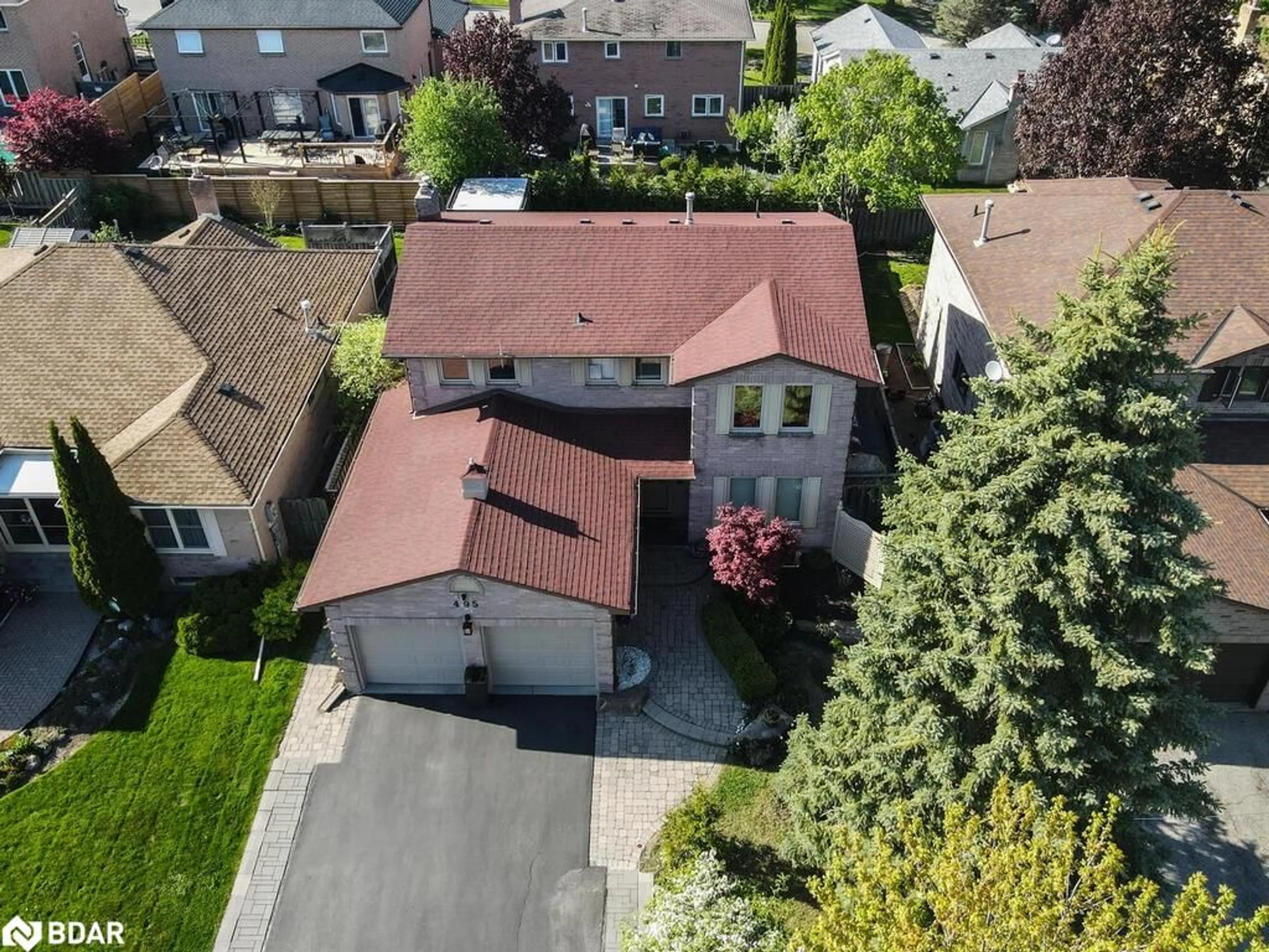 A pic from outside/outdoor area/front of a property/back of a property/a pic from drone, street for 495 Bristol Rd, Newmarket Ontario L3Y 6T4