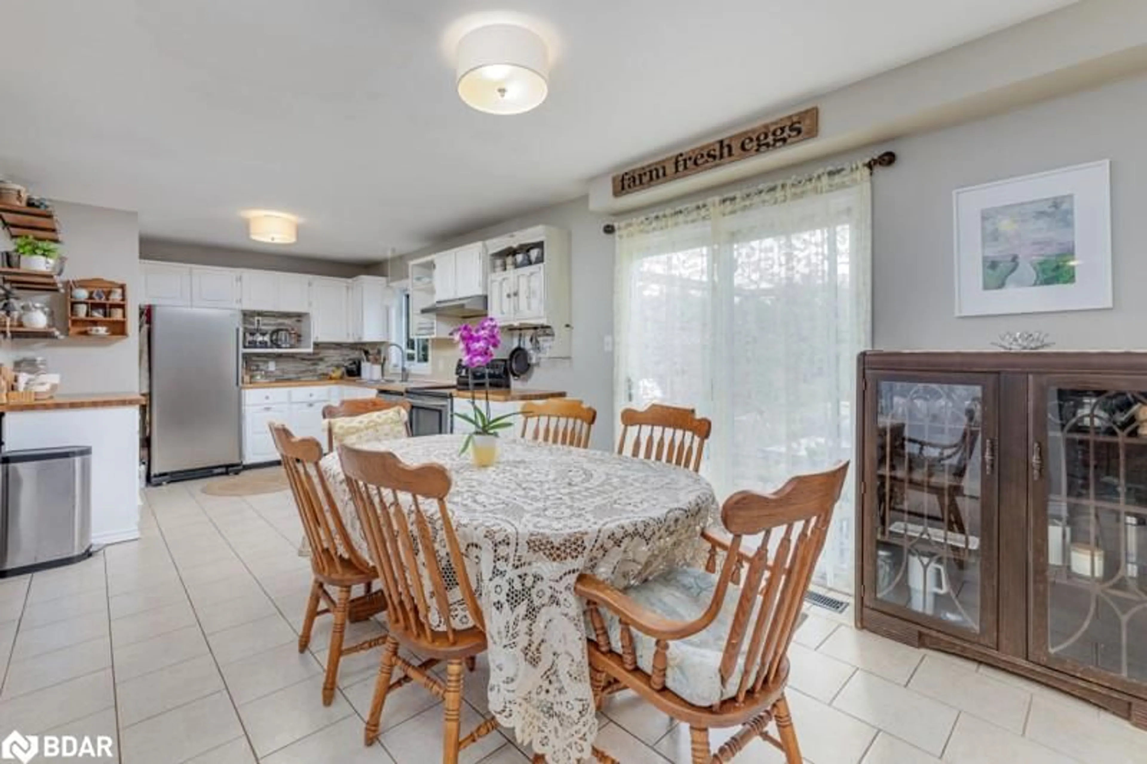 Dining room, ceramic/tile floor for 2294 Webb St, Stroud Ontario L9S 1K7