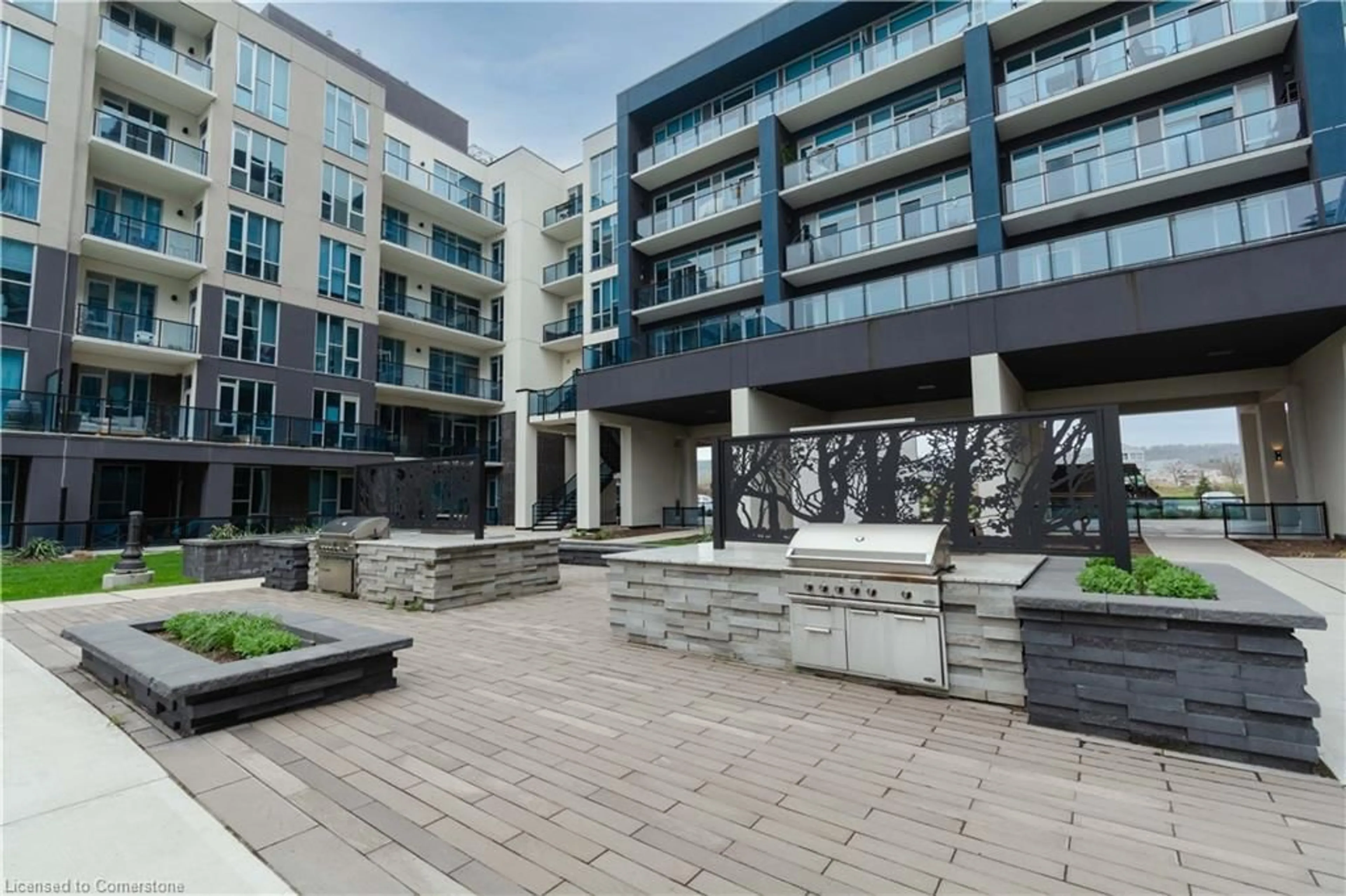 Patio, unknown for 16 Concord Pl #609, Grimsby Ontario L3M 0J1