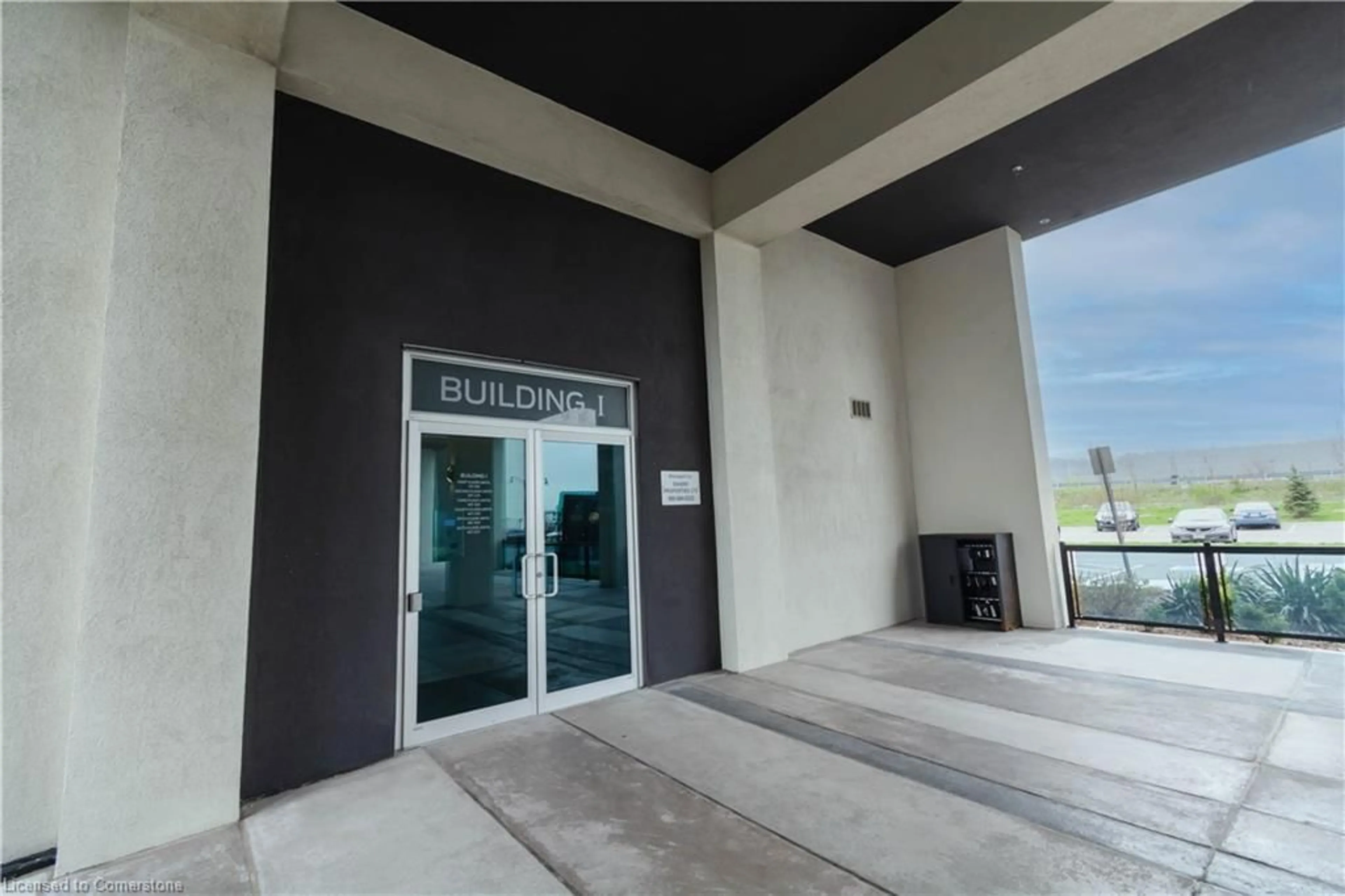 Indoor foyer for 16 Concord Pl #609, Grimsby Ontario L3M 0J1