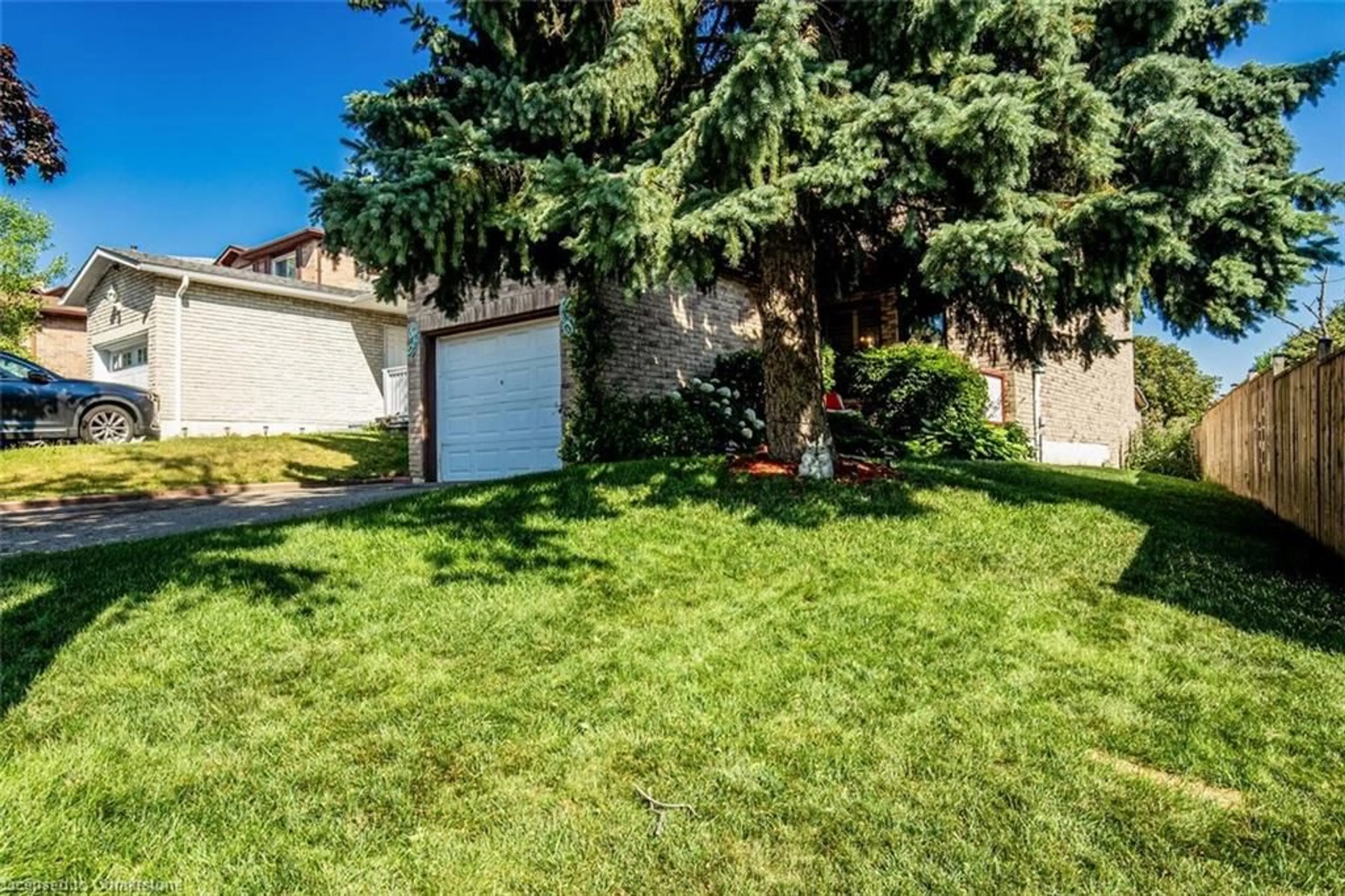 A pic from outside/outdoor area/front of a property/back of a property/a pic from drone, street for 4 Dale Rd, Ajax Ontario L1S 5W4