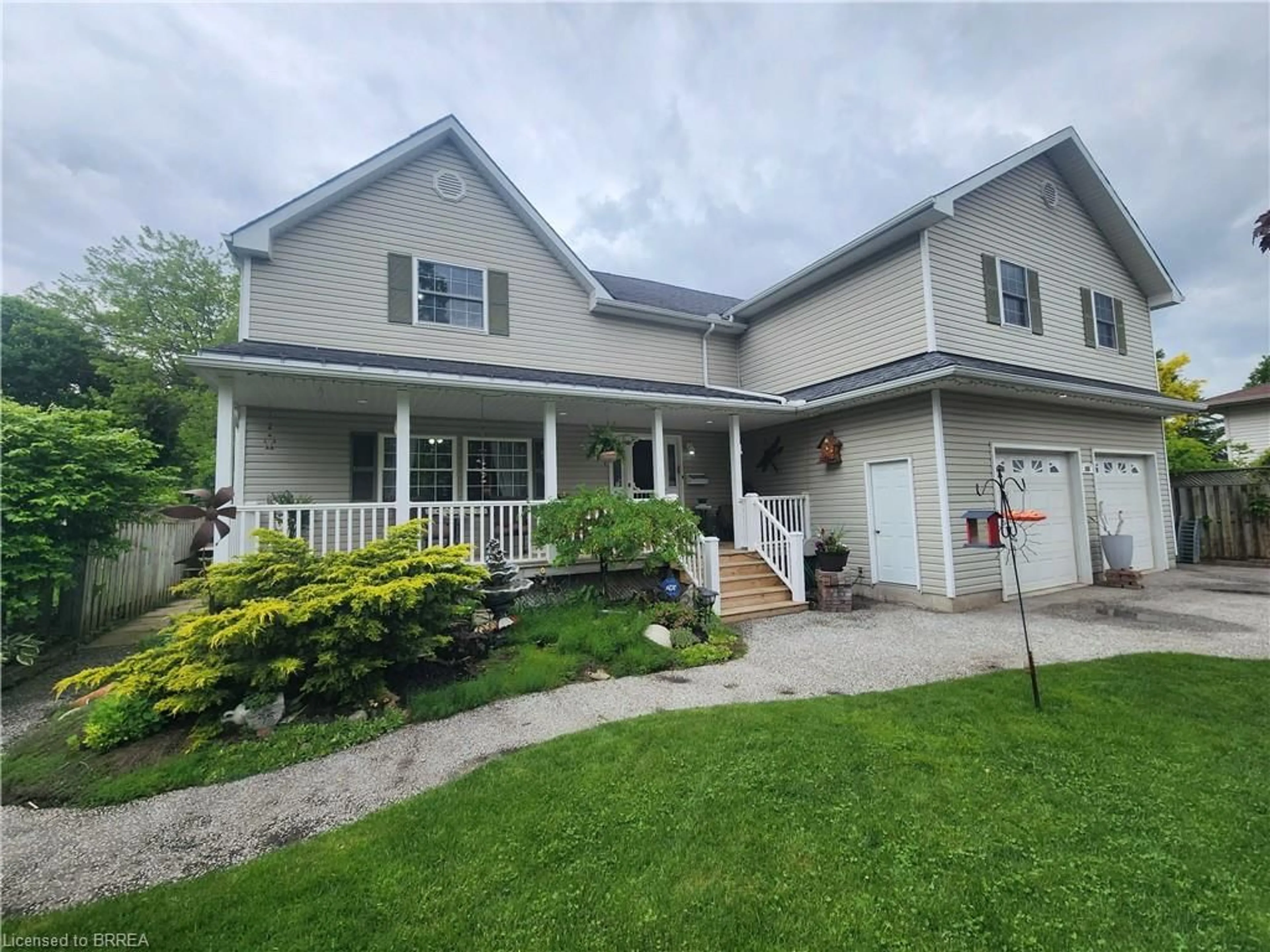 Home with vinyl exterior material, street for 388 Mckellar St, Strathroy Ontario N7G 2Y5