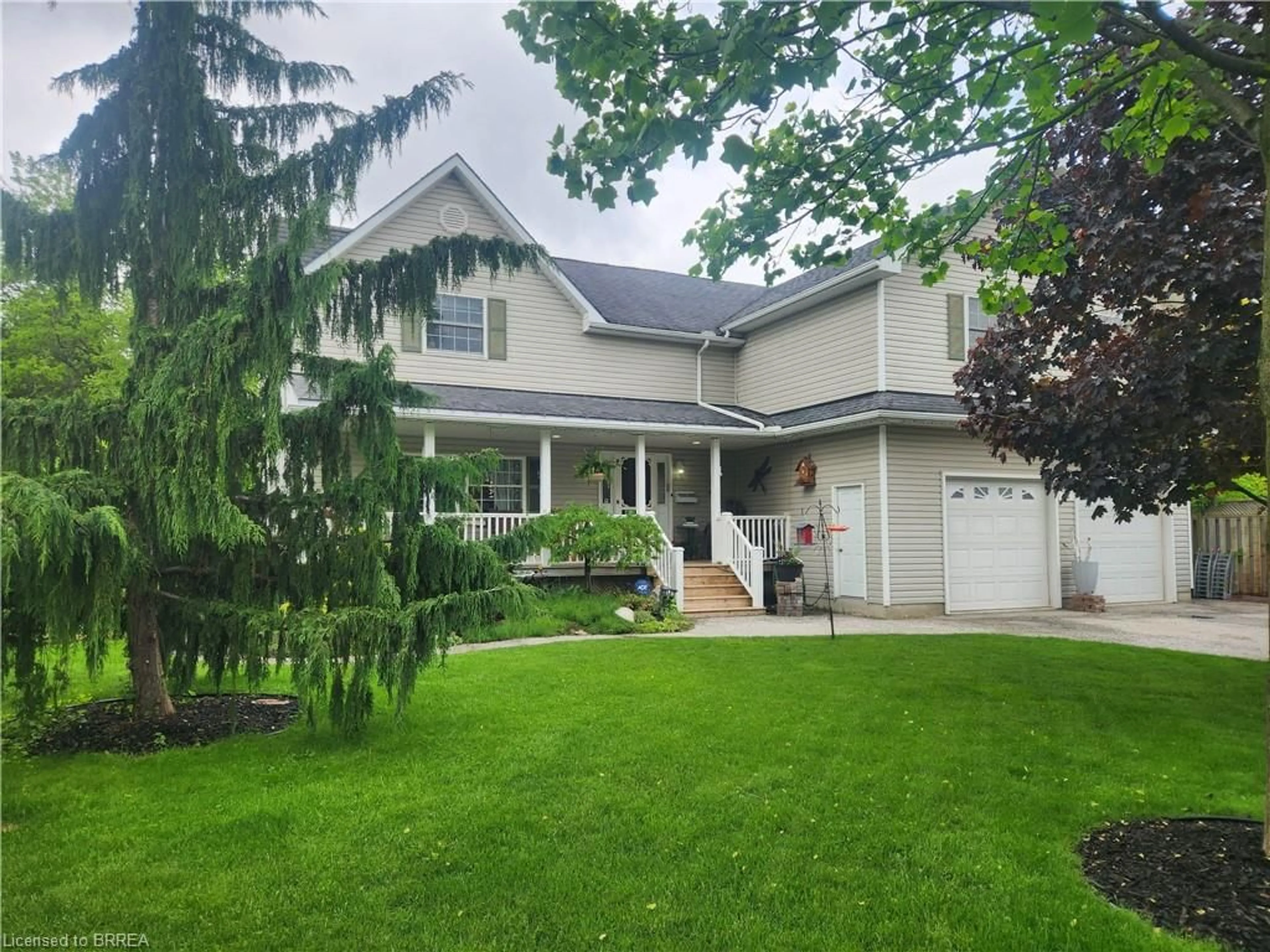 Home with vinyl exterior material, street for 388 Mckellar St, Strathroy Ontario N7G 2Y5