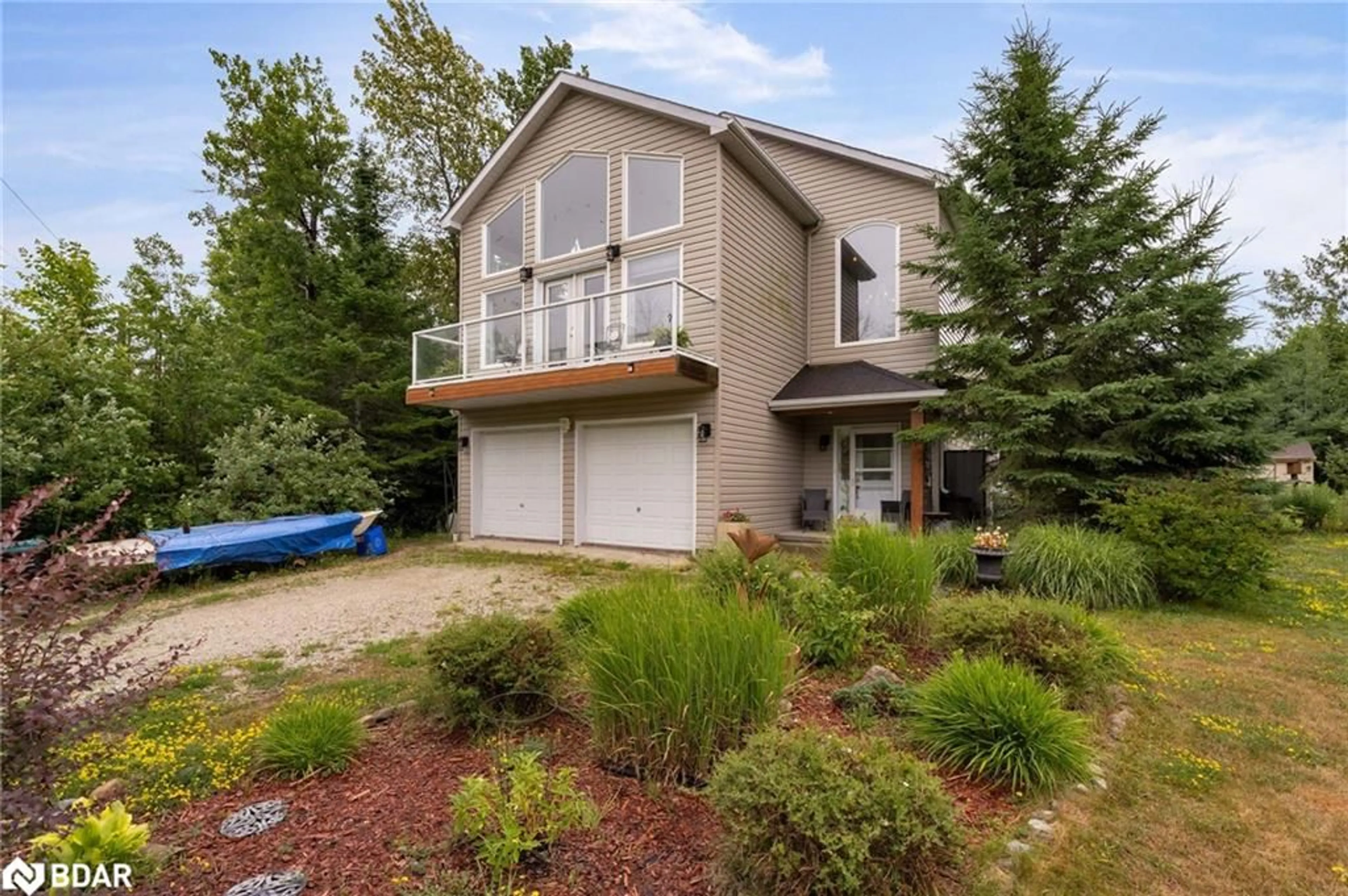 Home with vinyl exterior material, street for 19 Constance Blvd, Wasaga Beach Ontario L9Z 2Y5