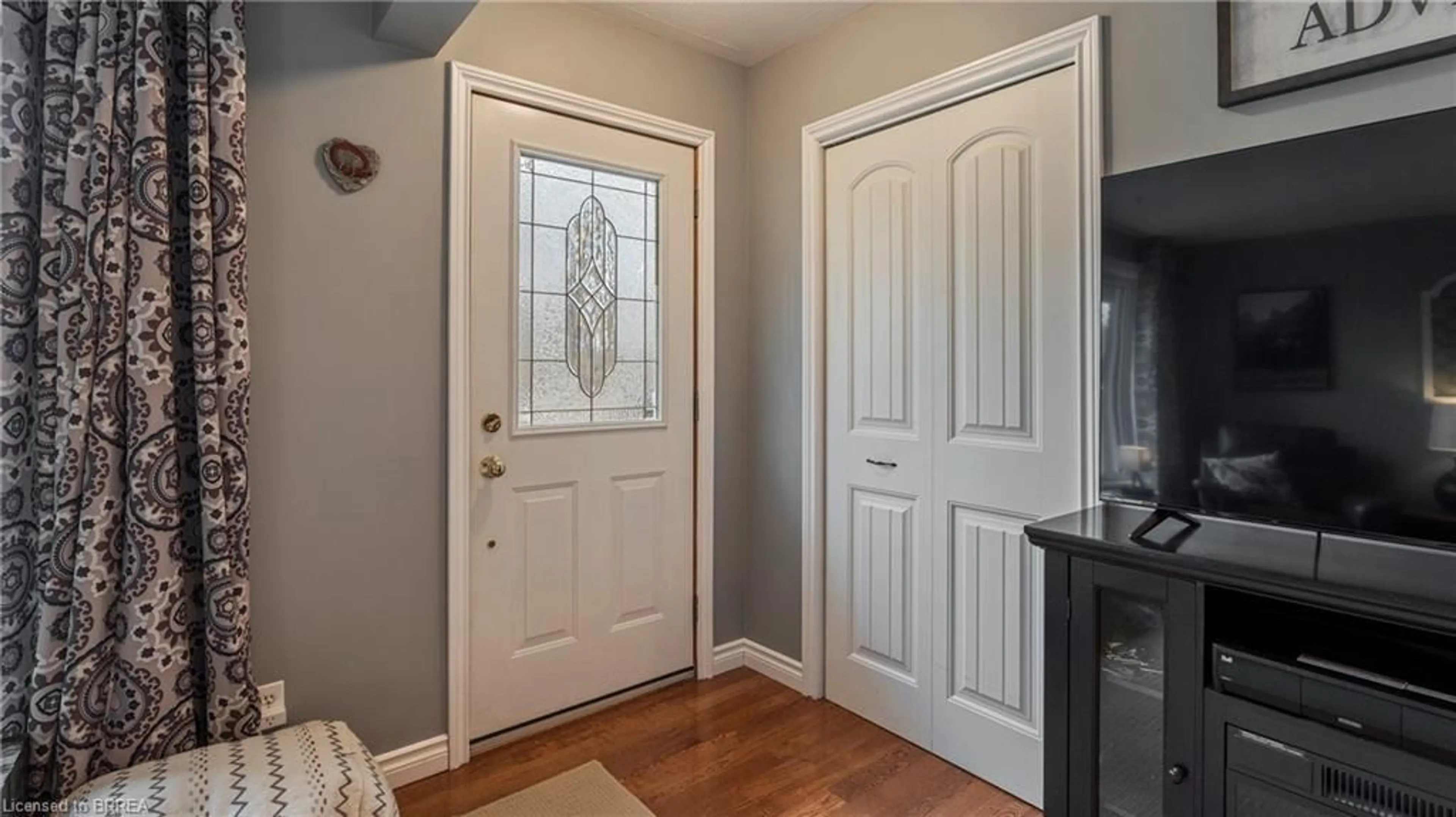 Indoor entryway for 863 Windham 12 Rd, Simcoe Ontario N3Y 4K6
