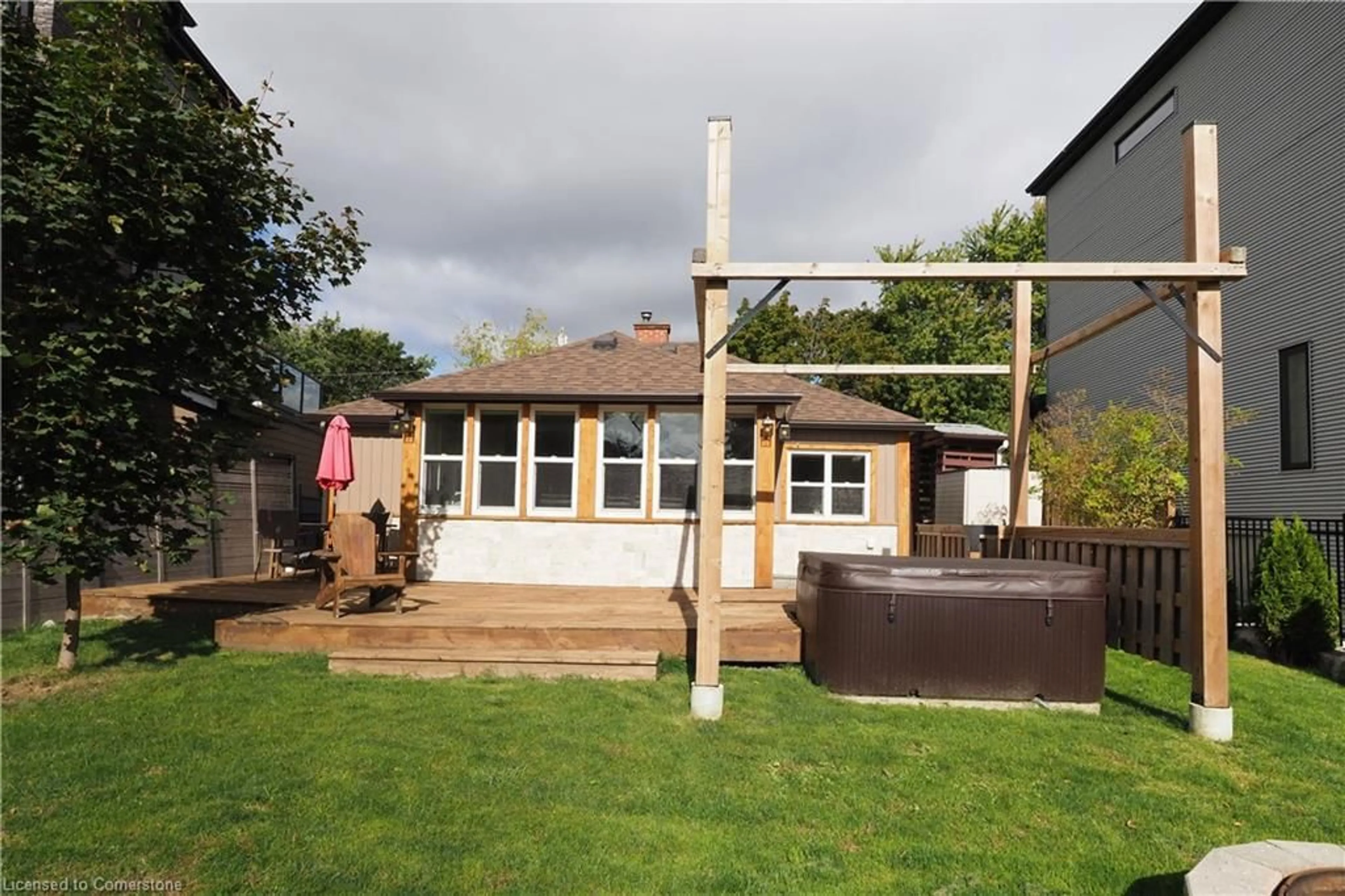 Patio, building for 50 Holly Trail, Puslinch Ontario N3C 2V4