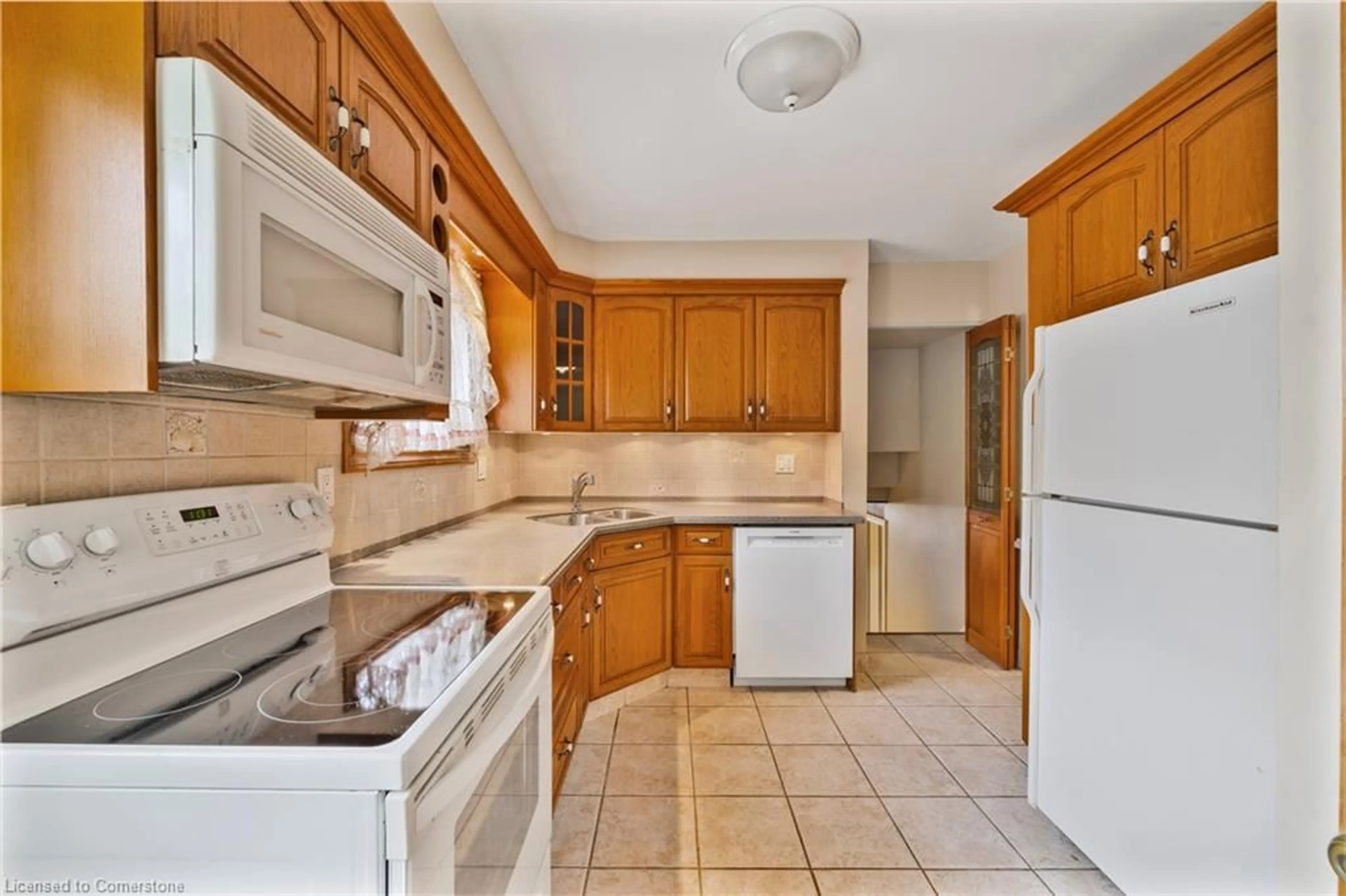 Standard kitchen, ceramic/tile floor for 49 Jerome Cres, Hamilton Ontario L8E 1K7